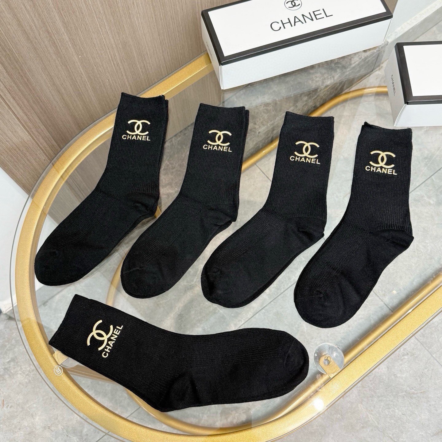 配包装【一盒五双】CHANEL 香奈儿高版本 ～好看到爆炸 CHANEL 袜子🔥双针烫印羊绒中筒袜，超软