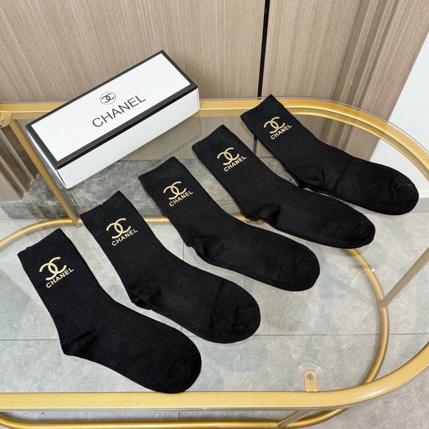 配包装【一盒五双】CHANEL 香奈儿高版本 ～好看到爆炸 CHANEL 袜子🔥双针烫印羊绒中筒袜，超软