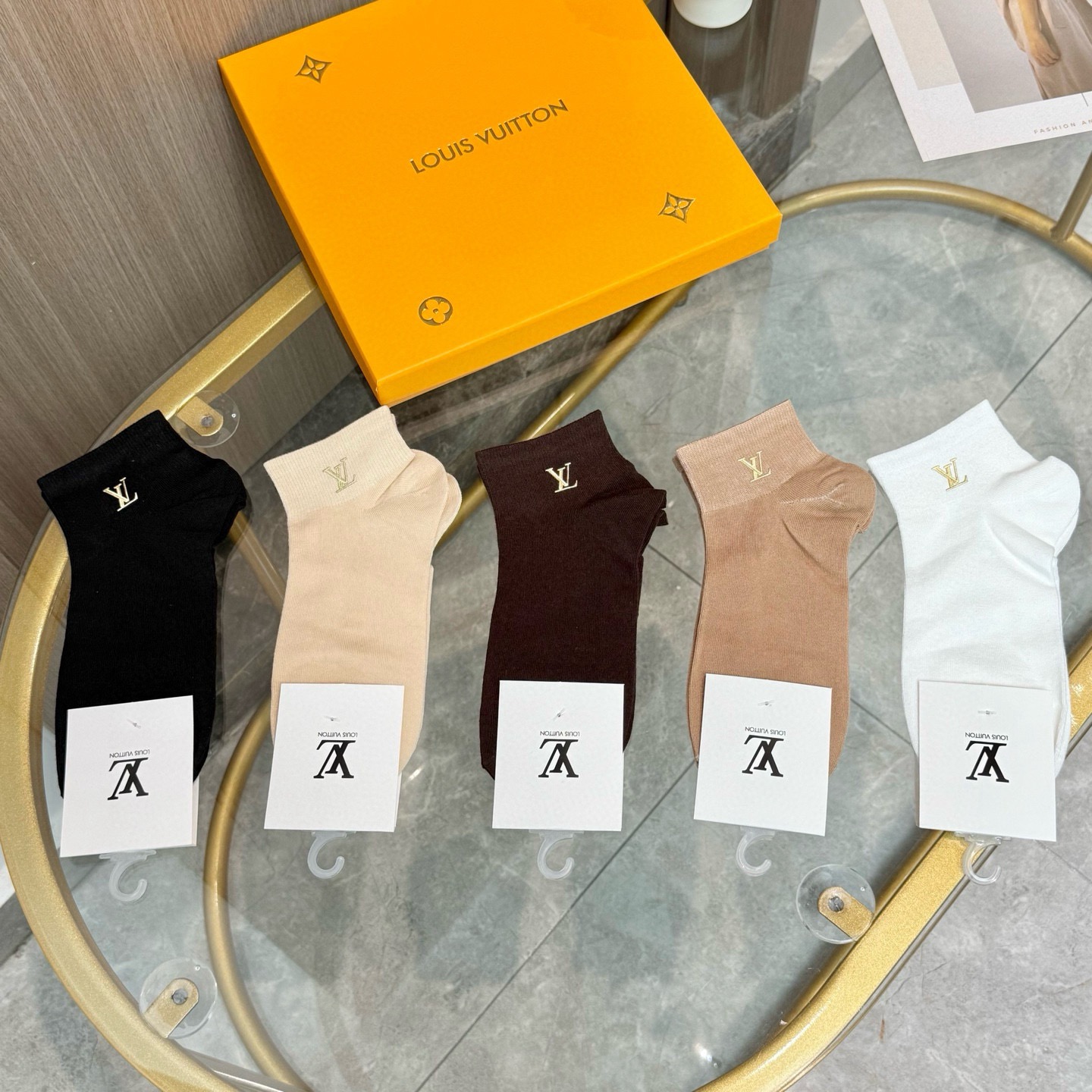 配包装【一盒五双】LV 路易威登❗️路易家新品烫金短筒男女款袜子❗️专柜同步长袜，超级经典的小香家标志百