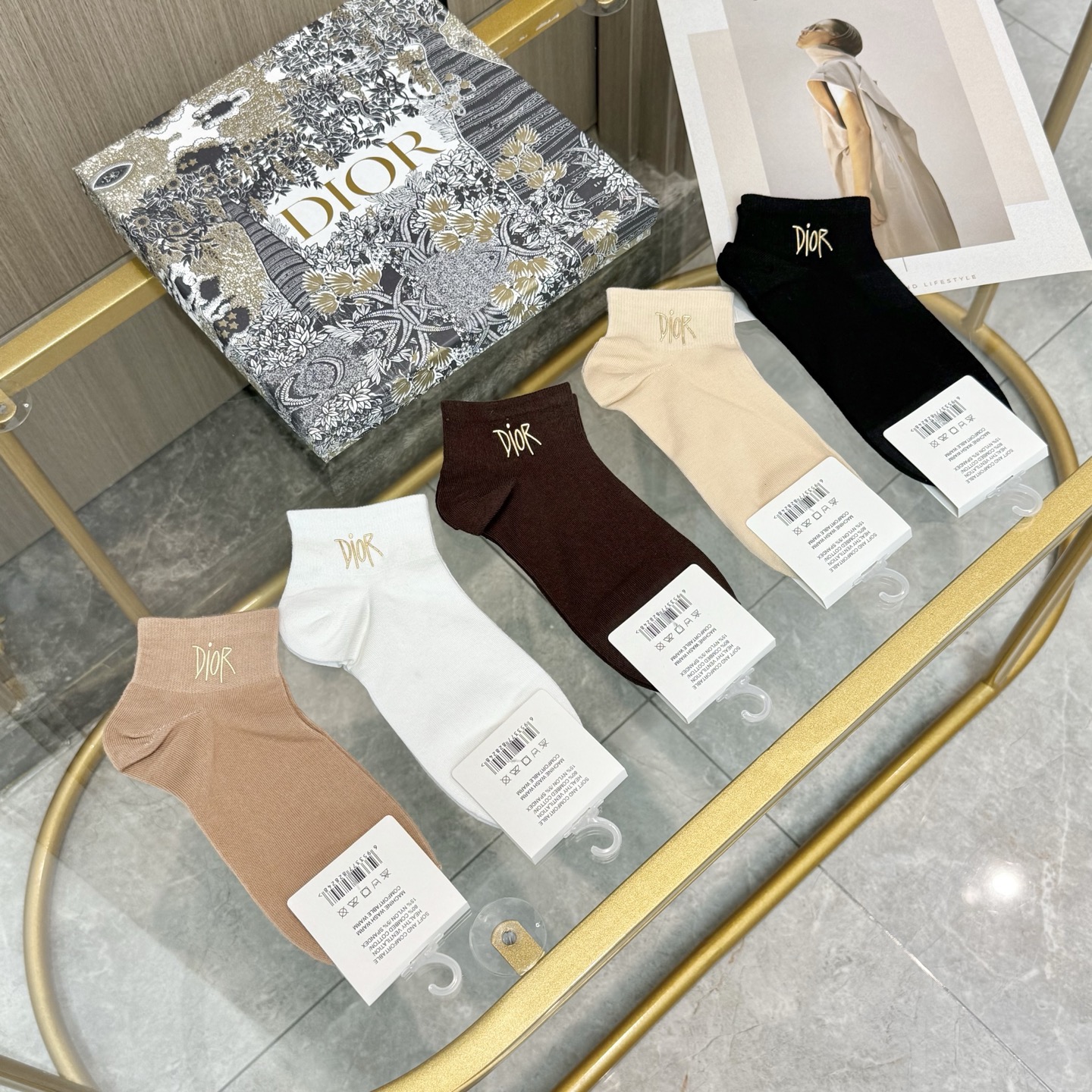配包装【一盒五双】DIOR · 迪奥❗️DIOR家新品烫金短筒男女款袜子❗️专柜同步长袜，超级经典的小香