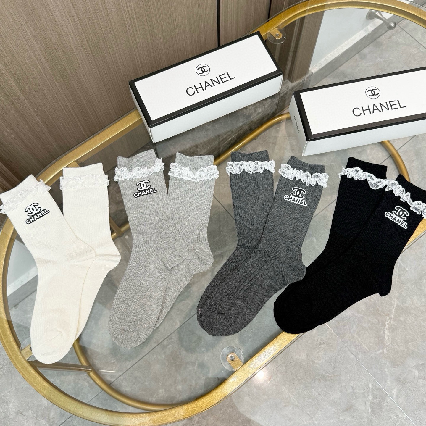 配包装【一盒四双】CHANEL 香奈儿高版本 ～好看到爆炸 CHANEL 袜子🔥烫印中筒袜，超精致🔥🔥潮