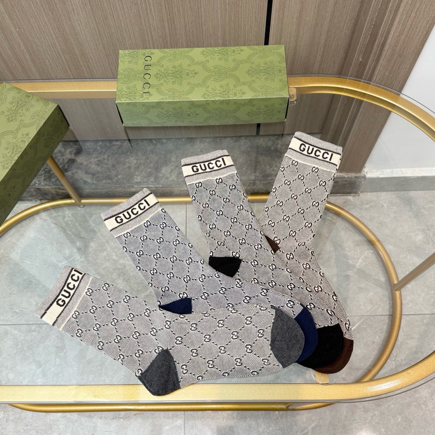 配包装【一盒四双】🌟GUCCI 古奇 爆款中筒袜🌟高版本 ～好看到爆炸 欧美大牌中筒袜🔥🌟潮人必不能少的