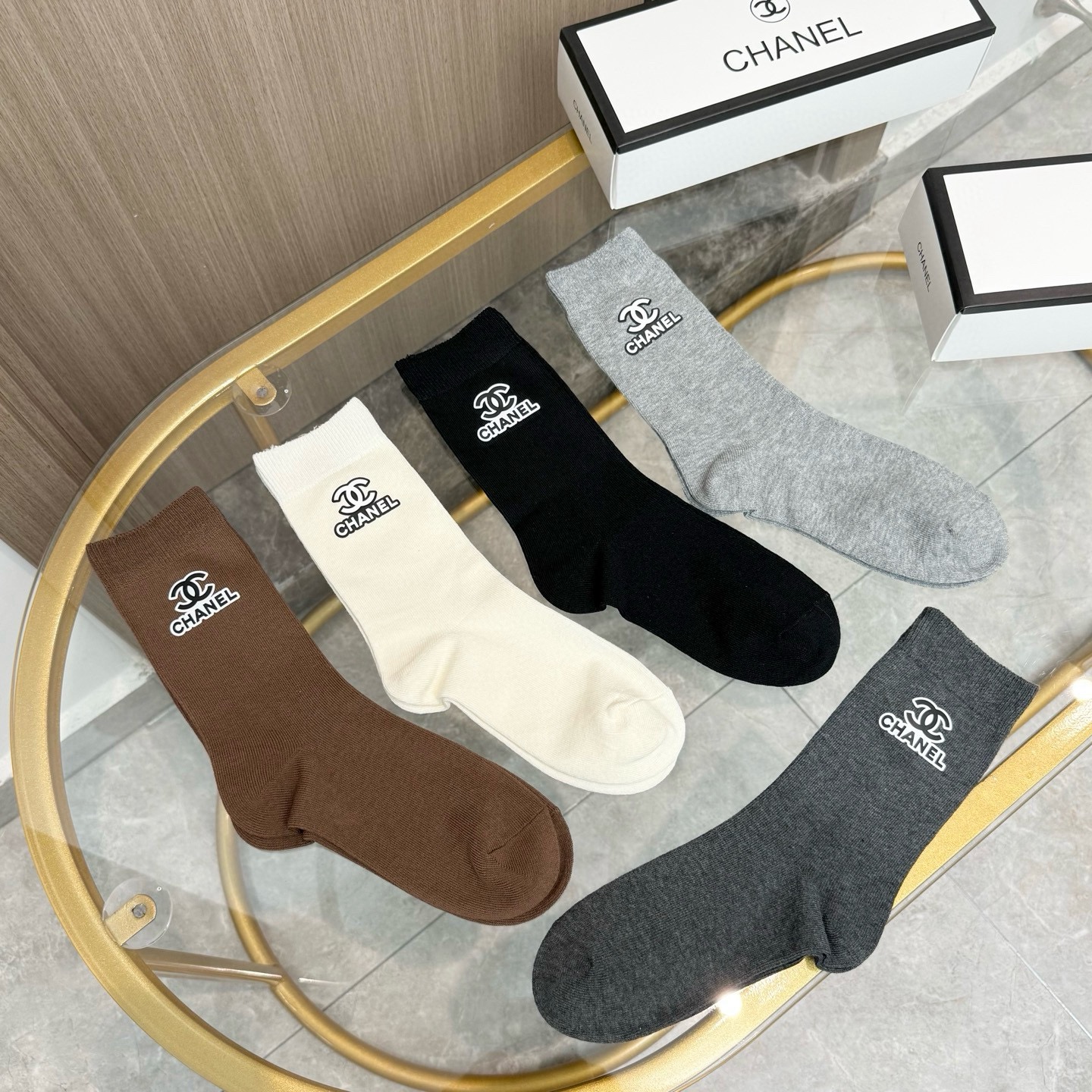 【一盒五双】CHANEL香奈儿高版本 ～好看到爆炸小香 袜子🔥高筒袜，超软糯🔥🔥潮人必不能少的CHANE