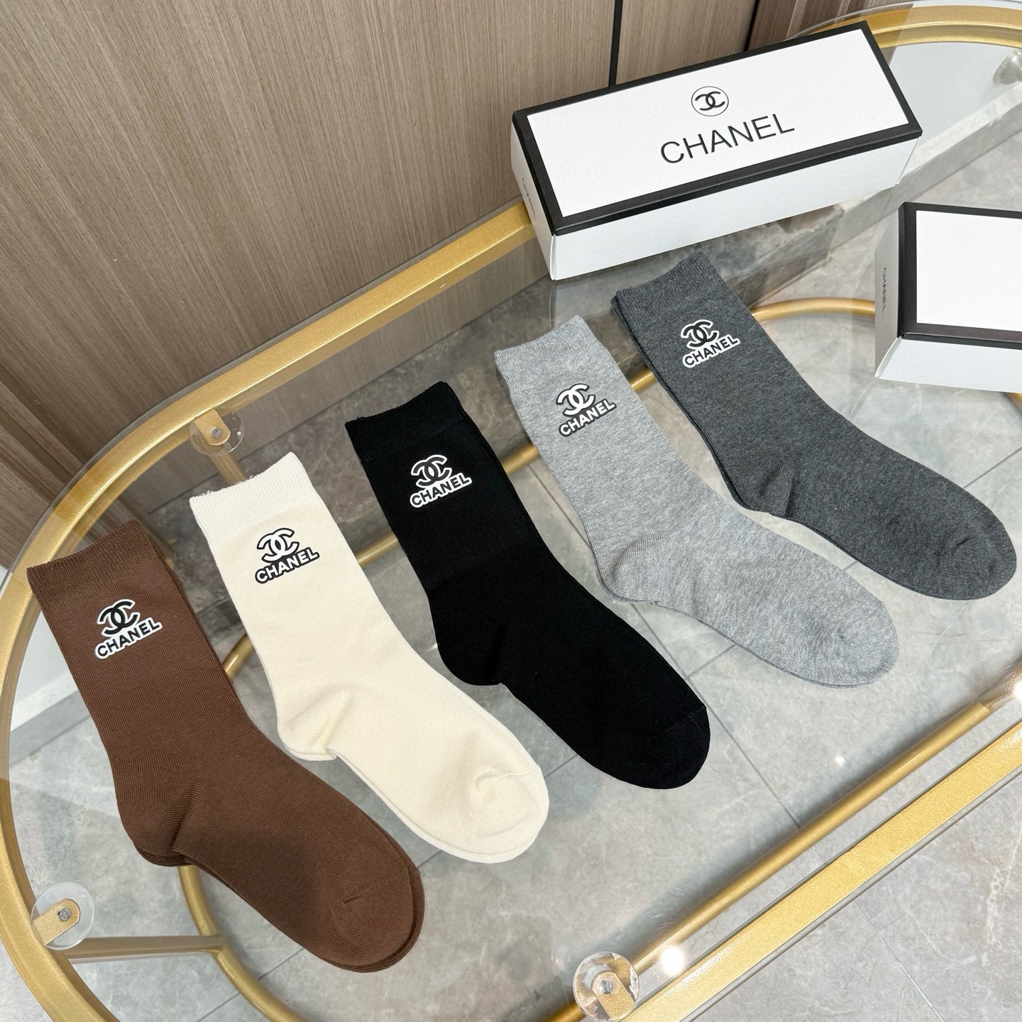 【一盒五双】CHANEL香奈儿高版本 ～好看到爆炸小香 袜子🔥高筒袜，超软糯🔥🔥潮人必不能少的CHANE