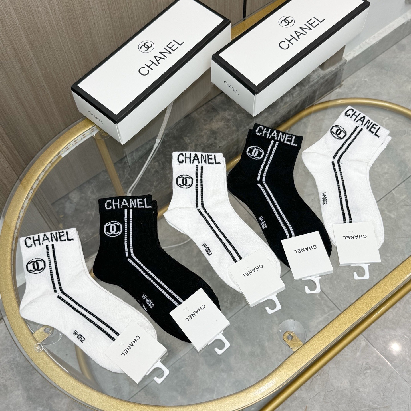 配包装【一盒五双】🌟Chanel 香奈儿 爆款卡中筒袜🌟高版本 ～好看到爆炸 欧美大牌中筒袜🔥🌟潮人必不