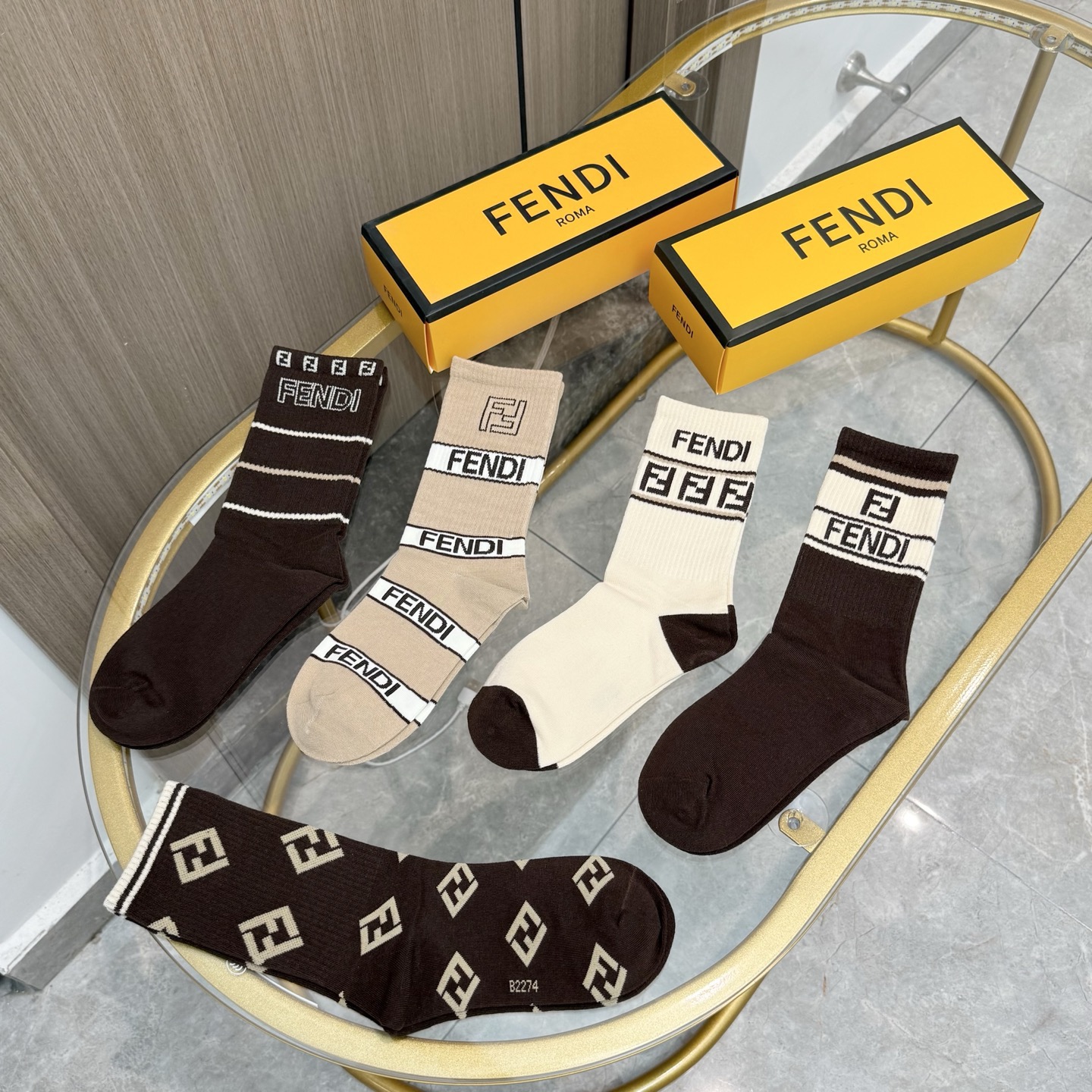 配包装【一盒五双】FENDI · 芬迪❗️大F新品高筒袜子❗️超级经典的双F标志，纯棉材质制造，透气舒适