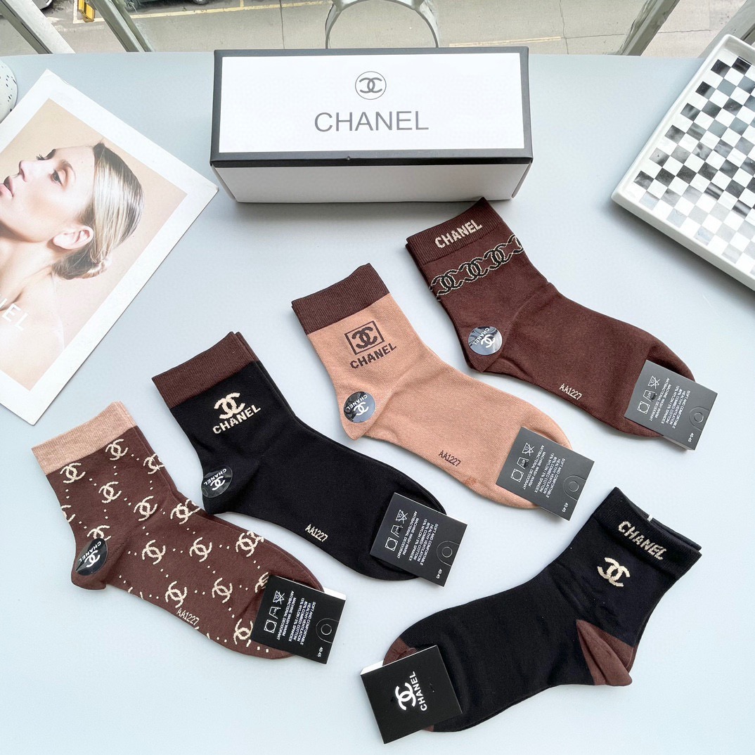 配包装【一盒五双】🌟Chanel 香奈儿 爆款中筒袜🌟高版本 ～好看到爆炸 欧美大牌中筒袜🔥🌟潮人必不能