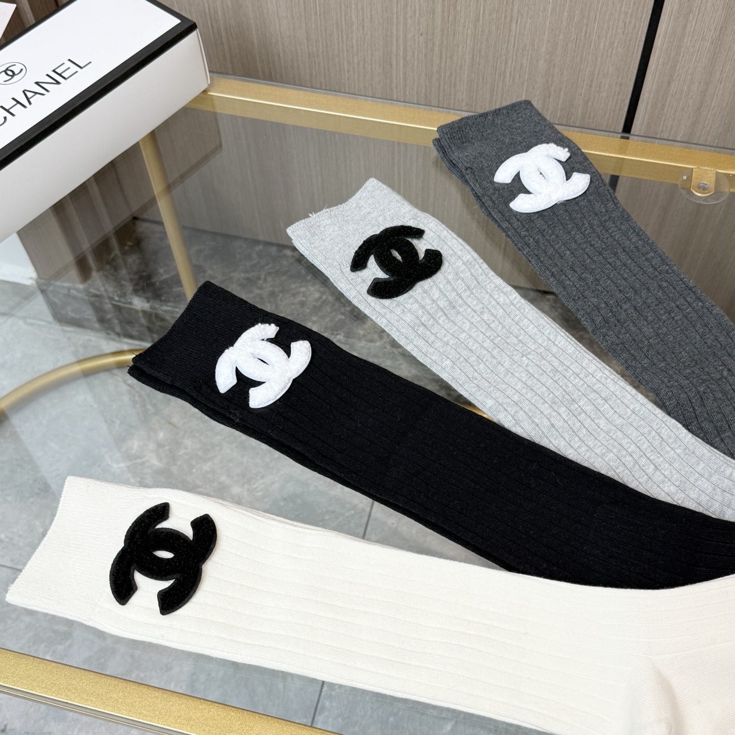 配包装【一盒四双】CHANEL · 香奈儿❗️超级爆款网红袜子❗️CHANEL官网同步字母小腿袜，ins