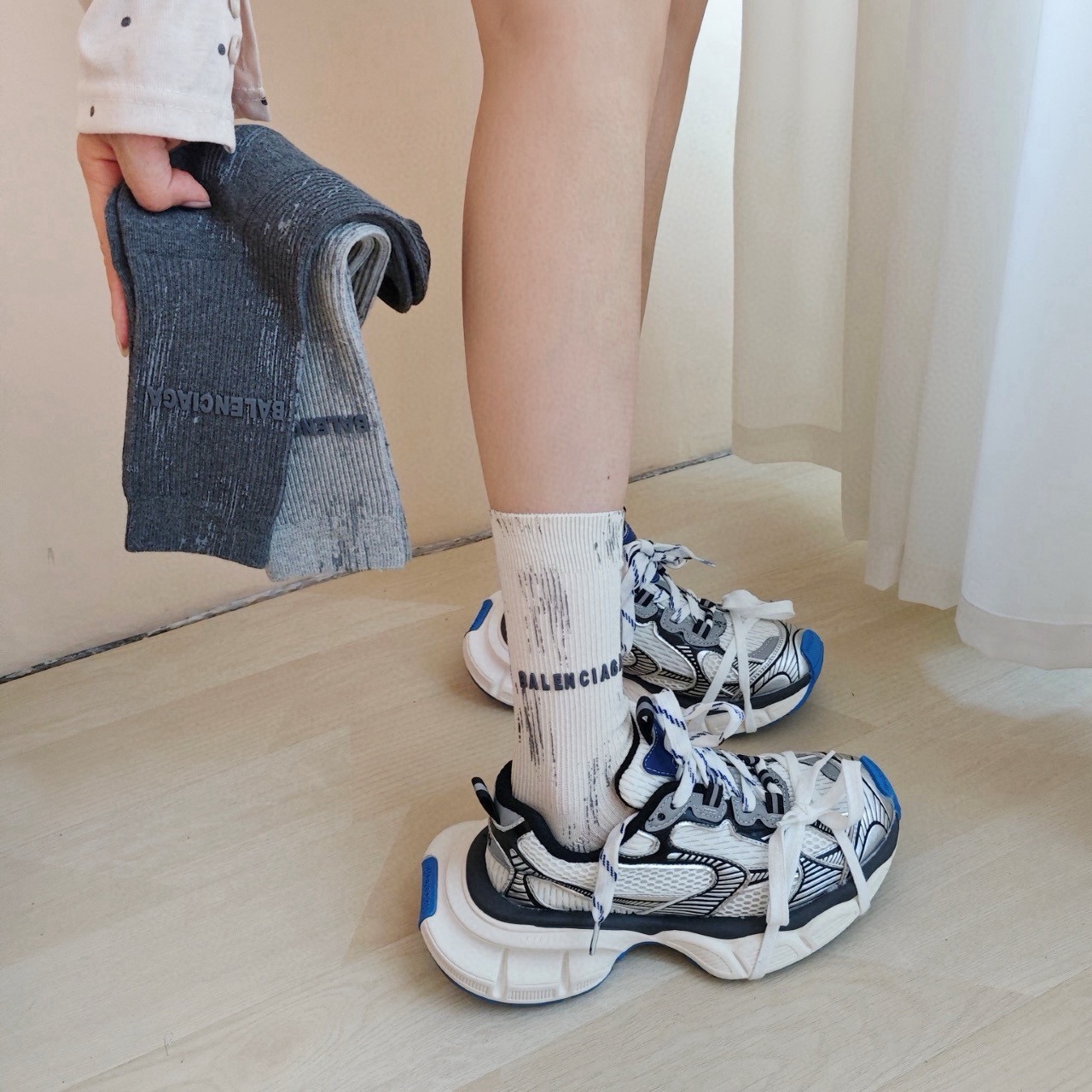 配包装【一盒五双】BALENCIAGA · 巴黎世家 ❗️超级爆款网红袜子 巴黎家官网同步硅胶字母小腿袜