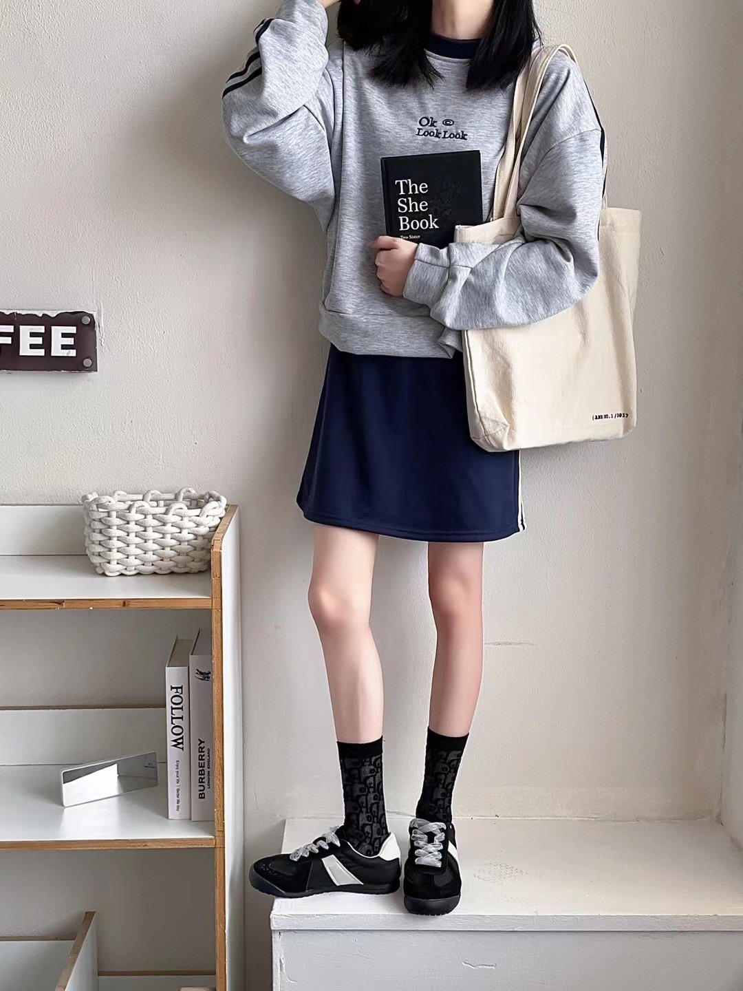 配包装【一盒四双】Dior · 迪奥❗️超级爆款网红袜子❗️D家官网同步提花字母小腿袜，ins明星网红推