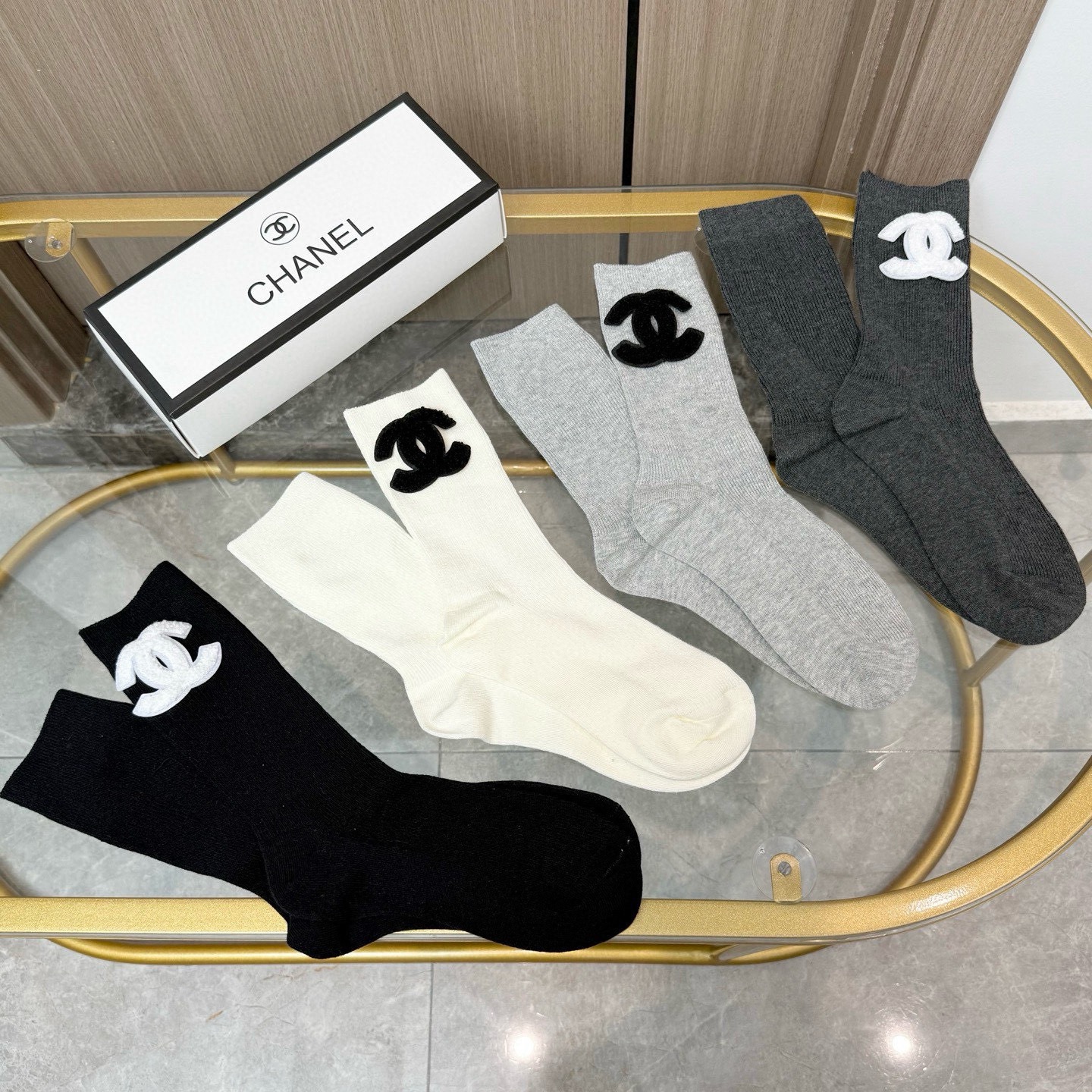 配包装【一盒四双】🌟CHANEL香奈儿 爆款中筒袜🌟高版本 ～好看到爆炸 欧美大牌中筒袜🔥🌟潮人必不能少
