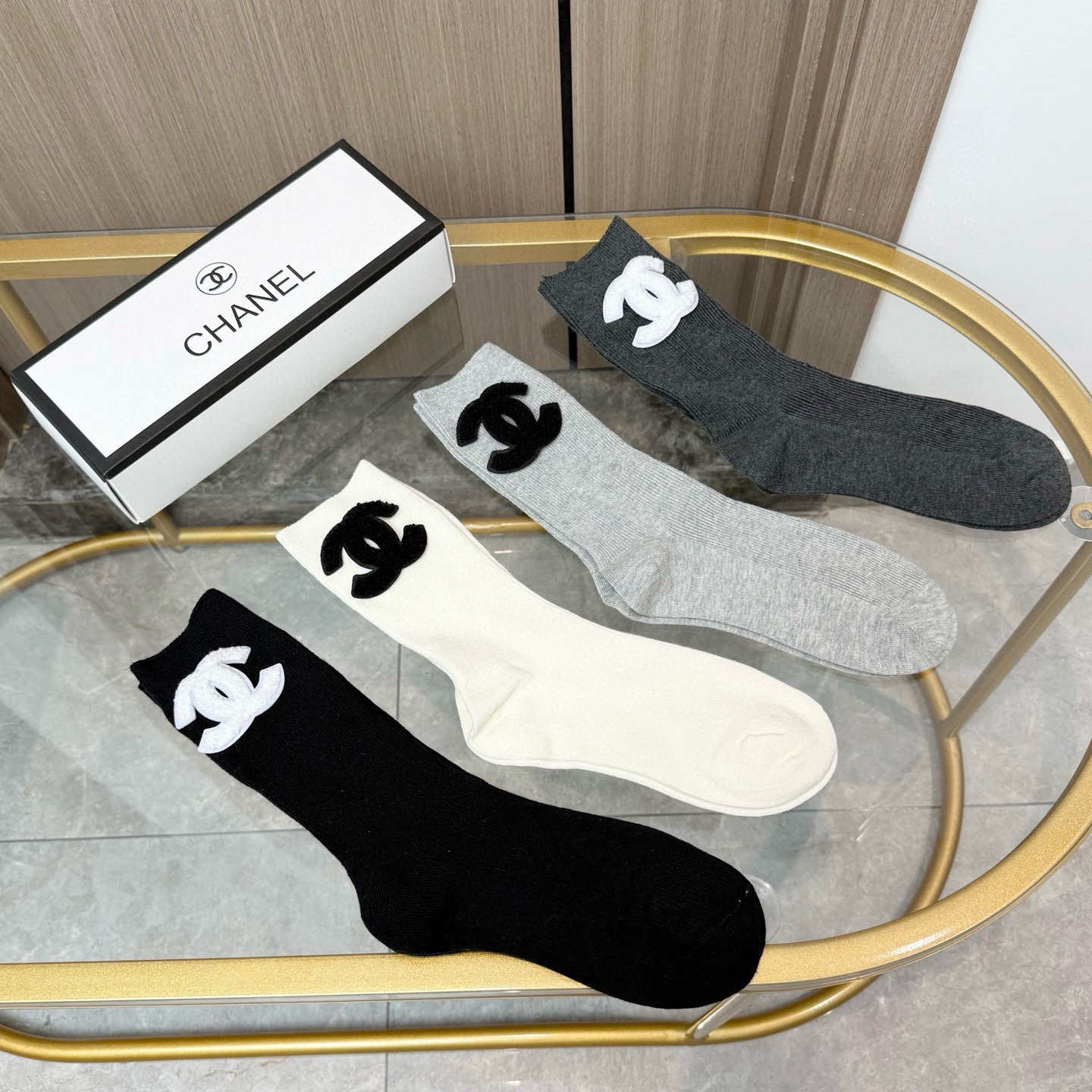 配包装【一盒四双】🌟CHANEL香奈儿 爆款中筒袜🌟高版本 ～好看到爆炸 欧美大牌中筒袜🔥🌟潮人必不能少