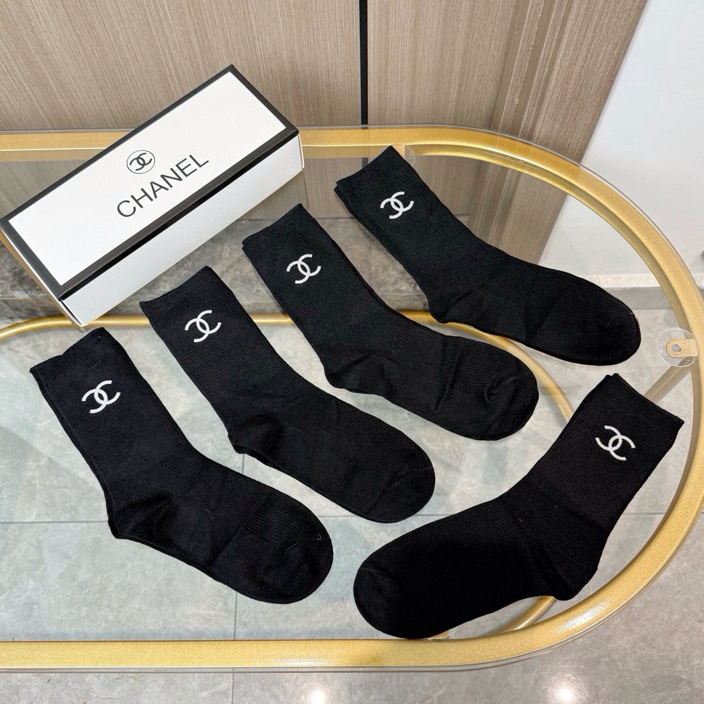 配包装【一盒五双】CHANEL 香奈儿高版本 ～好看到爆炸 CHANEL 袜子🔥双针烫印羊绒中筒袜，超软