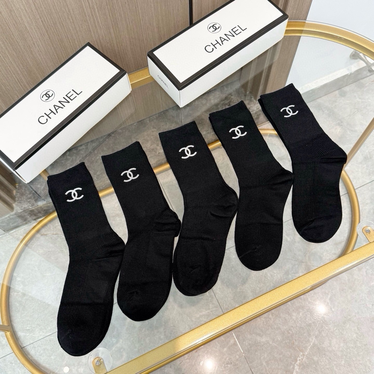 配包装【一盒五双】CHANEL 香奈儿高版本 ～好看到爆炸 CHANEL 袜子🔥双针烫印羊绒中筒袜，超软
