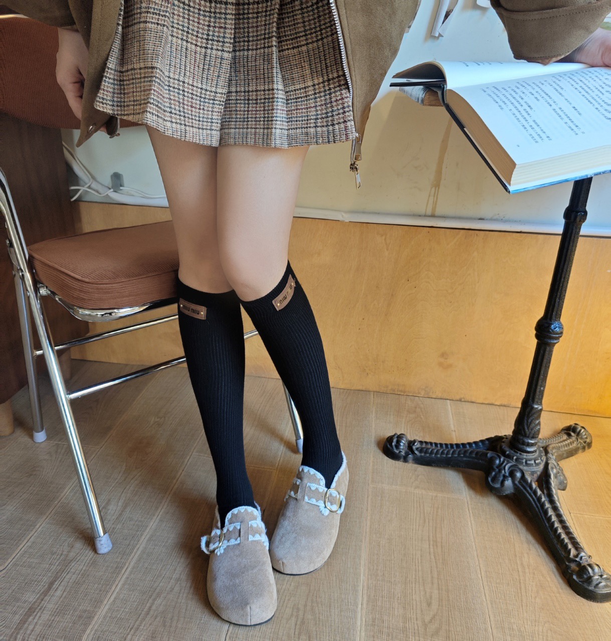 配包装【一盒一双】MIUMIU · 缪缪❗️超级爆款网红羊绒袜子❗️缪家官网同步字母羊绒小腿袜，ins明