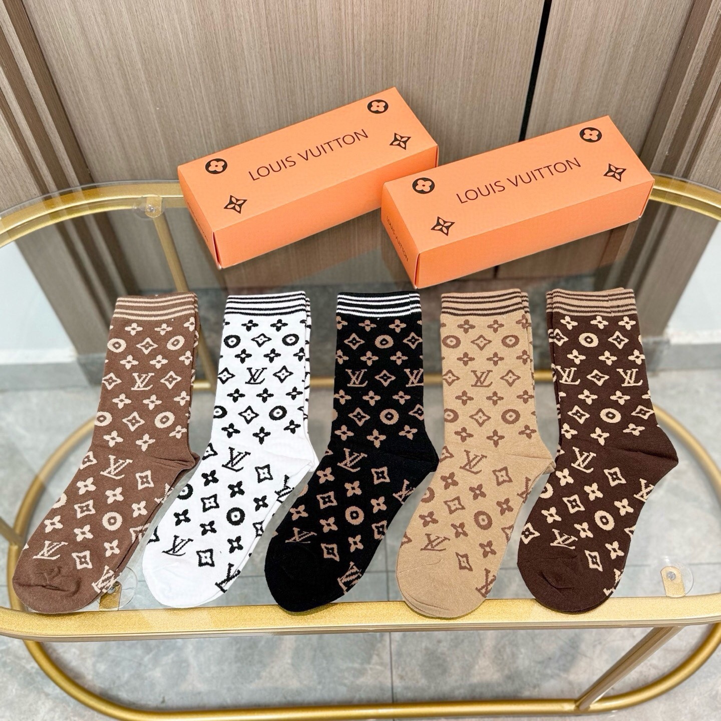 配包装【一盒五双】🌟LV 路易威登 爆款 长筒袜🌟高版本 ～好看到爆炸 欧美大牌长筒袜🔥🌟潮人必不能少的