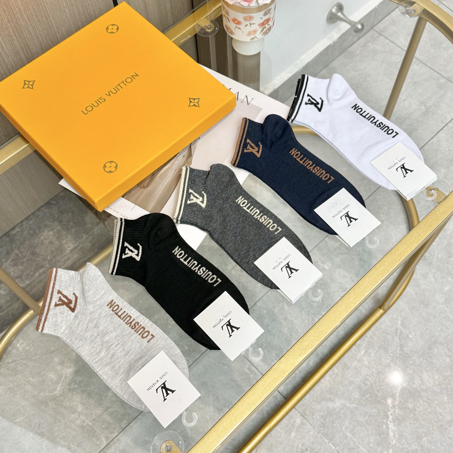配包装【一盒五双】🌟LV 路易威登 爆款 船袜🌟高版本 ～好看到爆炸 欧美大牌船袜🔥男女款🌟潮人必不能少