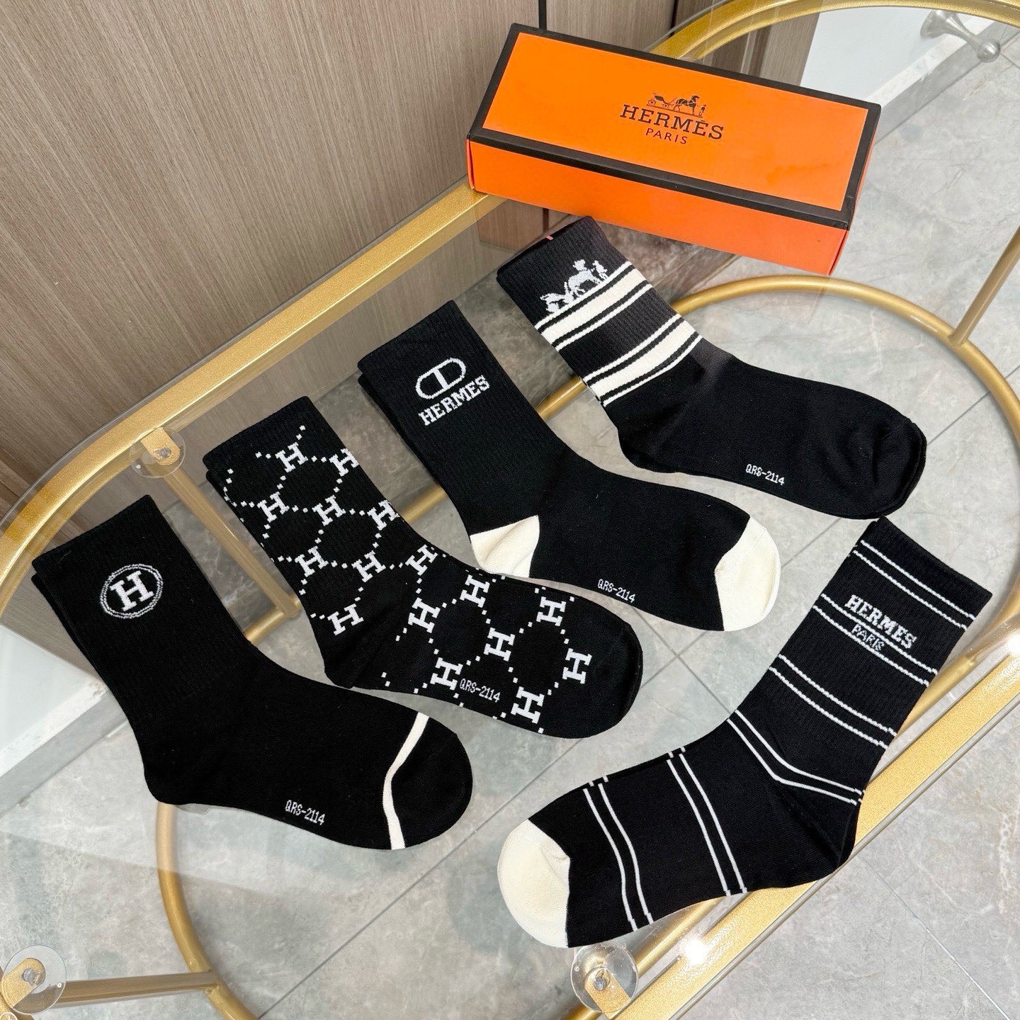 配包装 【一盒五双】HERMER · 爱马仕经典中筒袜子❗️纯棉面料，专柜同步上新，袜身提花H品牌字母全