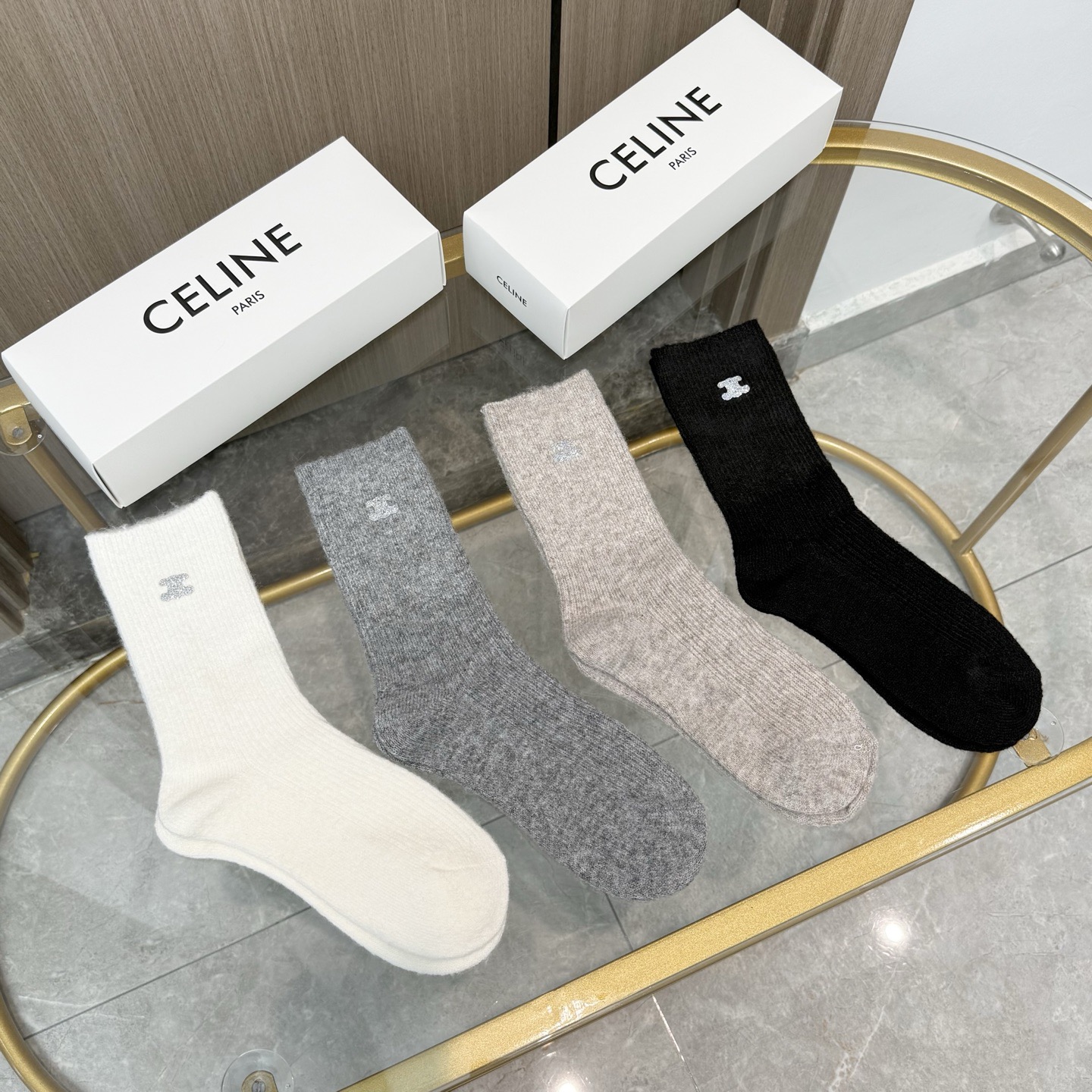 配包装【一盒四双】CELINE 赛琳高版本 ～好看到爆炸 CELINE 袜子。烫印羊绒中筒袜，超软糯。。