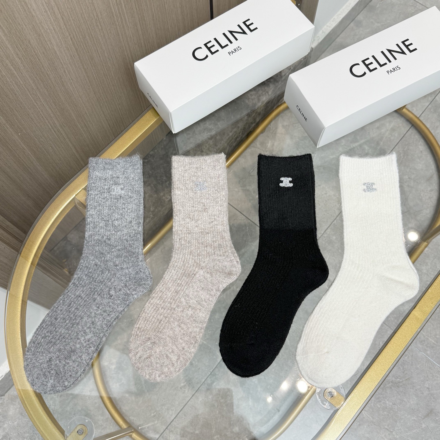 配包装【一盒四双】CELINE 赛琳高版本 ～好看到爆炸 CELINE 袜子。烫印羊绒中筒袜，超软糯。。