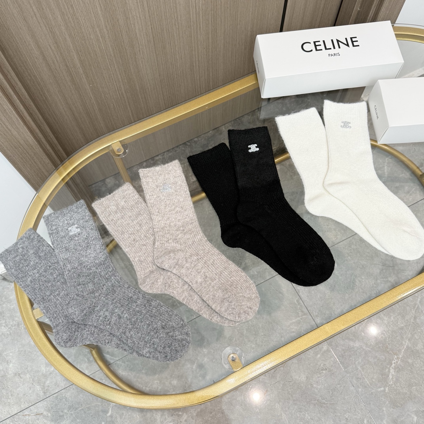 配包装【一盒四双】CELINE 赛琳高版本 ～好看到爆炸 CELINE 袜子。烫印羊绒中筒袜，超软糯。。