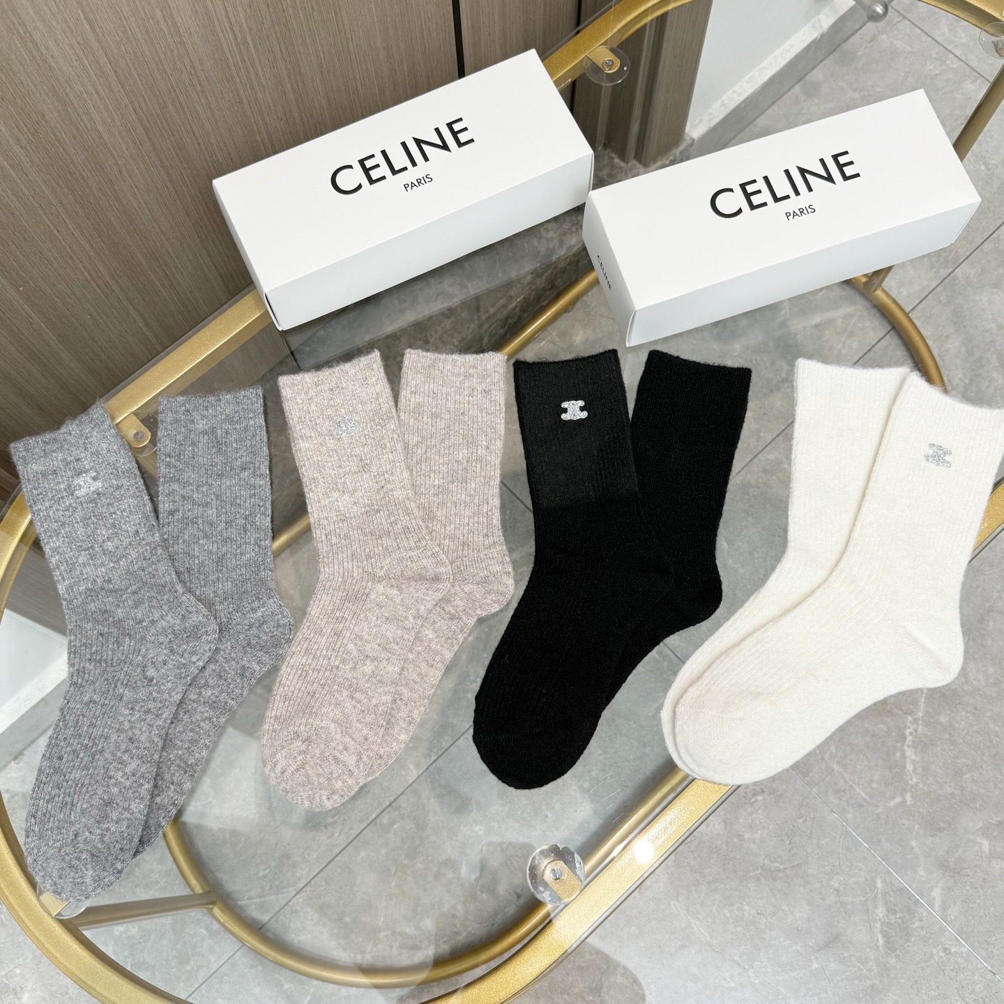 配包装【一盒四双】CELINE 赛琳高版本 ～好看到爆炸 CELINE 袜子。烫印羊绒中筒袜，超软糯。。