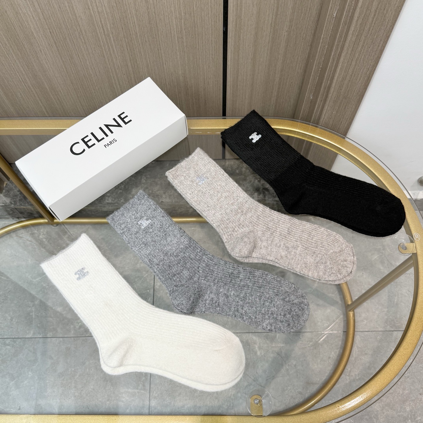 配包装【一盒四双】CELINE 赛琳高版本 ～好看到爆炸 CELINE 袜子。烫印羊绒中筒袜，超软糯。。
