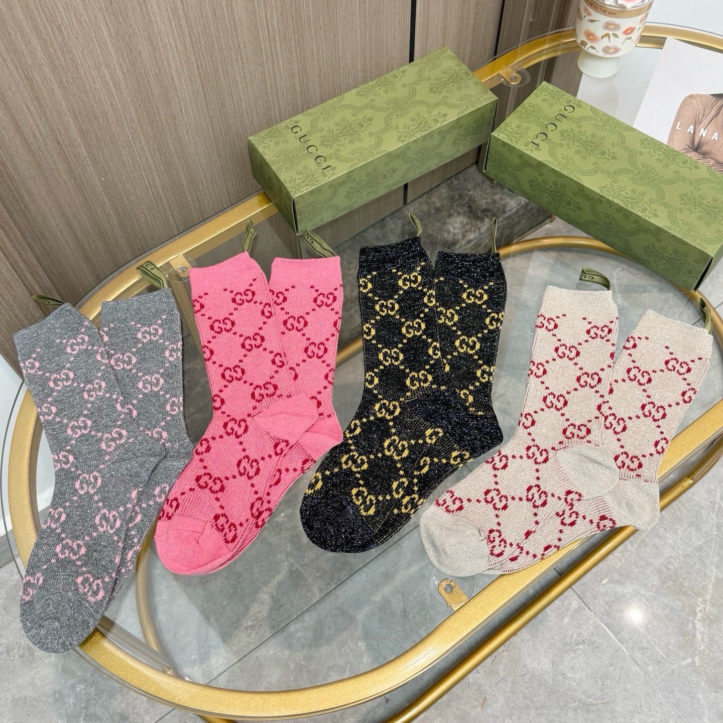 配包装【一盒四双】。 Gucci 古奇GG限量系列～Gucci的GG系列都没有让人失望过，这次运动风格展
