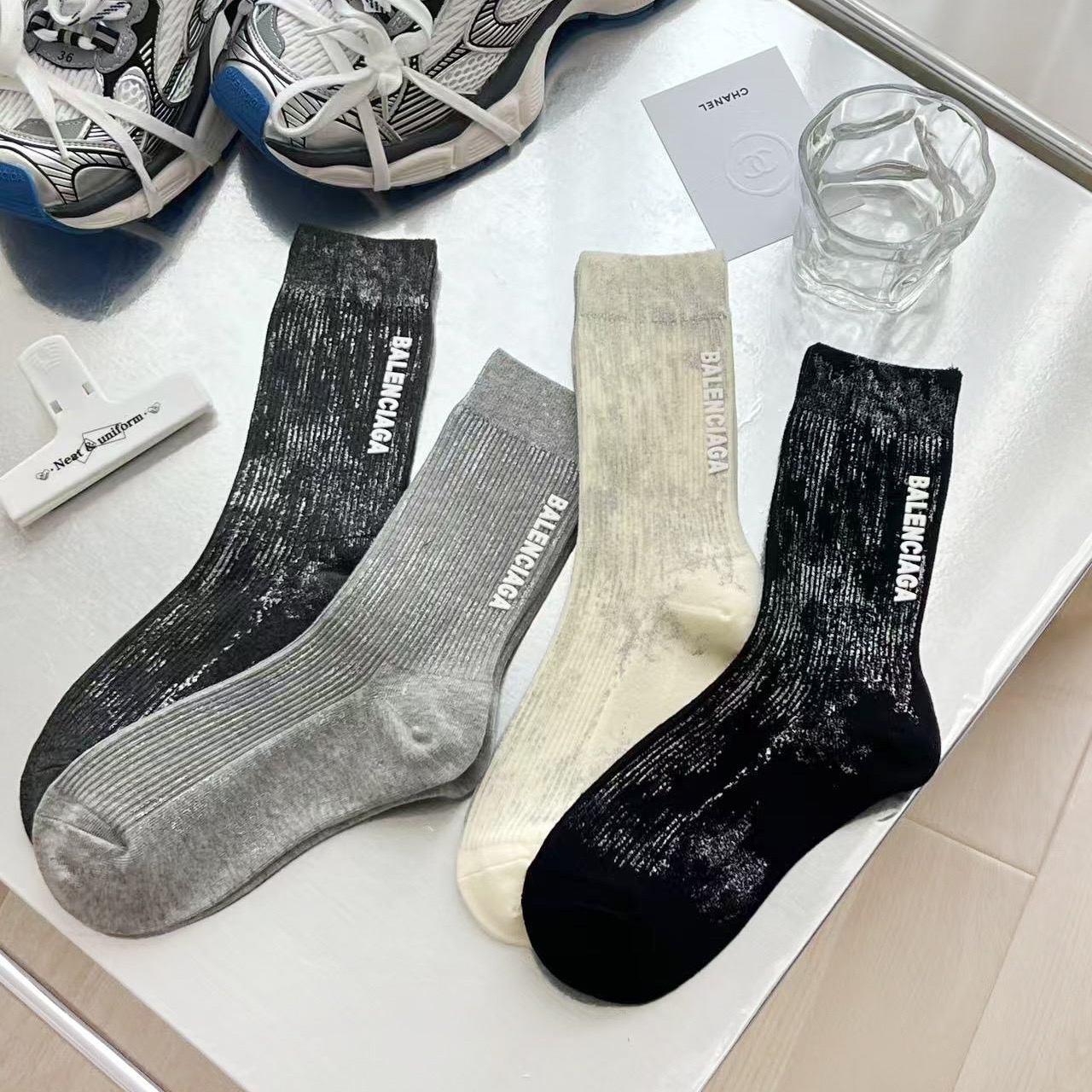 配包装【一盒四双】BALENCIAGA · 巴黎世家 ❗️超级爆款网红袜子 巴黎家官网同步硅胶字母小腿袜