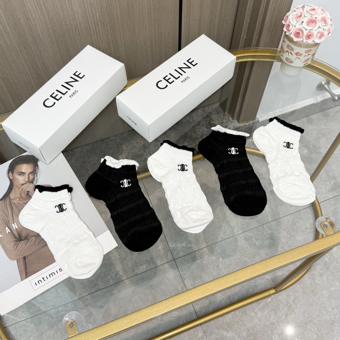 NO:813022,Comes with packaging [five pairs in a box] Celine's popular high-end version of boat socks ~ It's so good to see it. European and American big-name boat socks are indispensable for fashionistas. They are high-quality socks that can be purchased at counters. They match very well and are very fashionable. Recommended, recommended, recommended~~ A must-have fashionable item!  !  socks, stockings, socks, celine, celine, socks19860909配包装【一盒五双】Celine赛琳 爆款船袜高版本 ～好看到爆炸 欧美大牌船袜潮人必不能少的专柜代购品质 袜子 ,搭配起来超高逼格 时髦度爆表啊啊啊啊～～推荐推荐推荐～～必入时髦小单品！！袜子,丝袜,袜子,celine,celine,socks,accessory