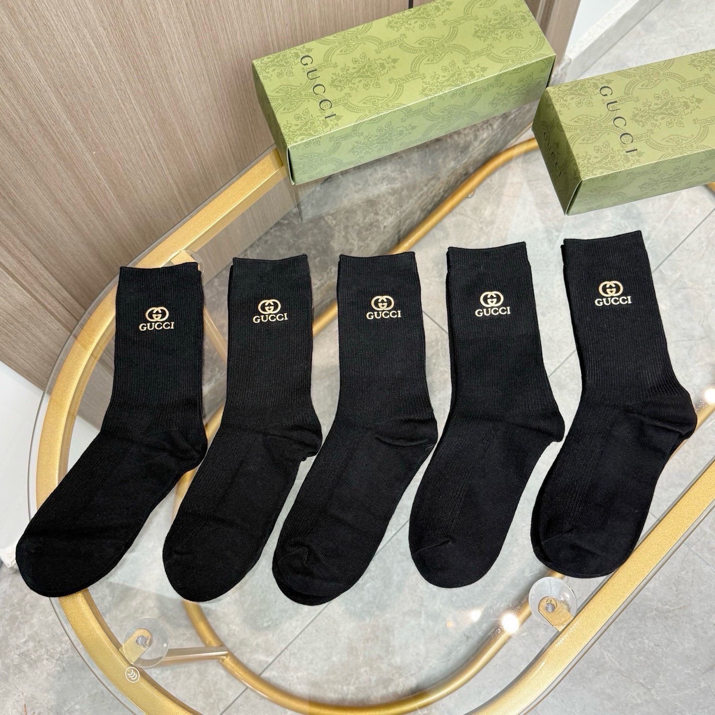 配包装【一盒五双】GUCCI 古奇高版本 ～好看到爆炸 GUCCI 袜子。双针烫印羊绒中筒袜，超软糯。。