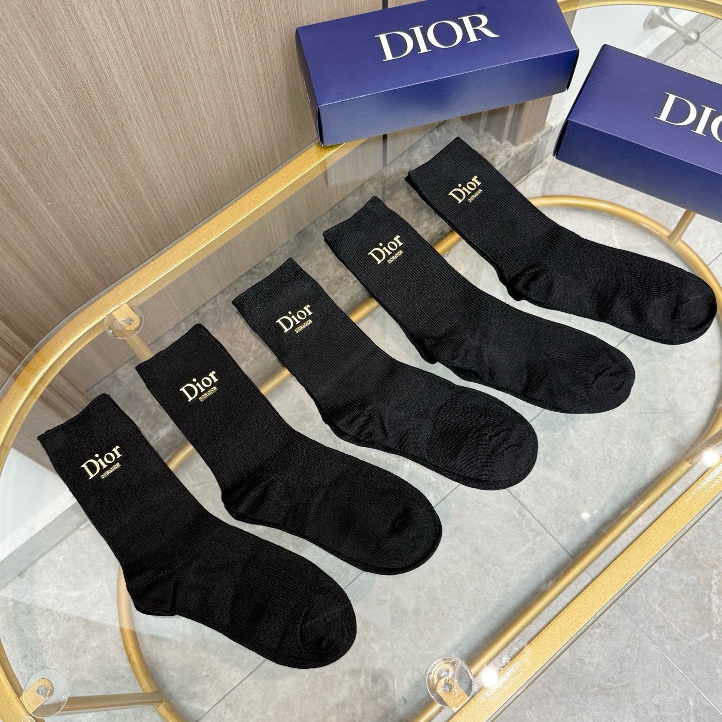 配包装【一盒五双】DIOR 迪奥高版本 ～好看到爆炸 DIOR 袜子。双针烫印羊绒中筒袜，超软糯。。潮人
