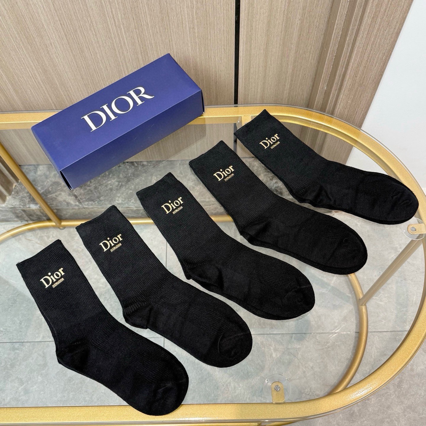 配包装【一盒五双】DIOR 迪奥高版本 ～好看到爆炸 DIOR 袜子。双针烫印羊绒中筒袜，超软糯。。潮人