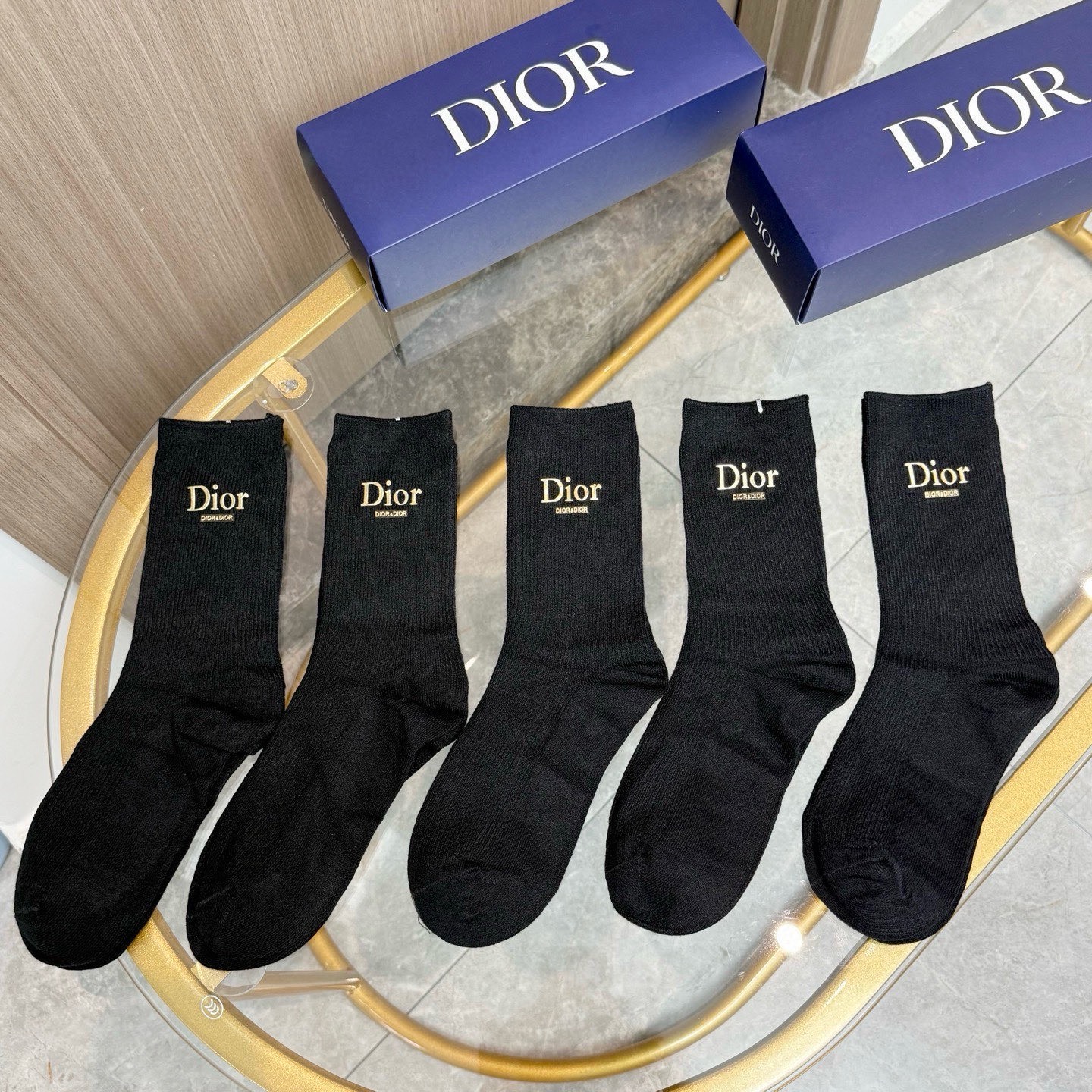 配包装【一盒五双】DIOR 迪奥高版本 ～好看到爆炸 DIOR 袜子。双针烫印羊绒中筒袜，超软糯。。潮人