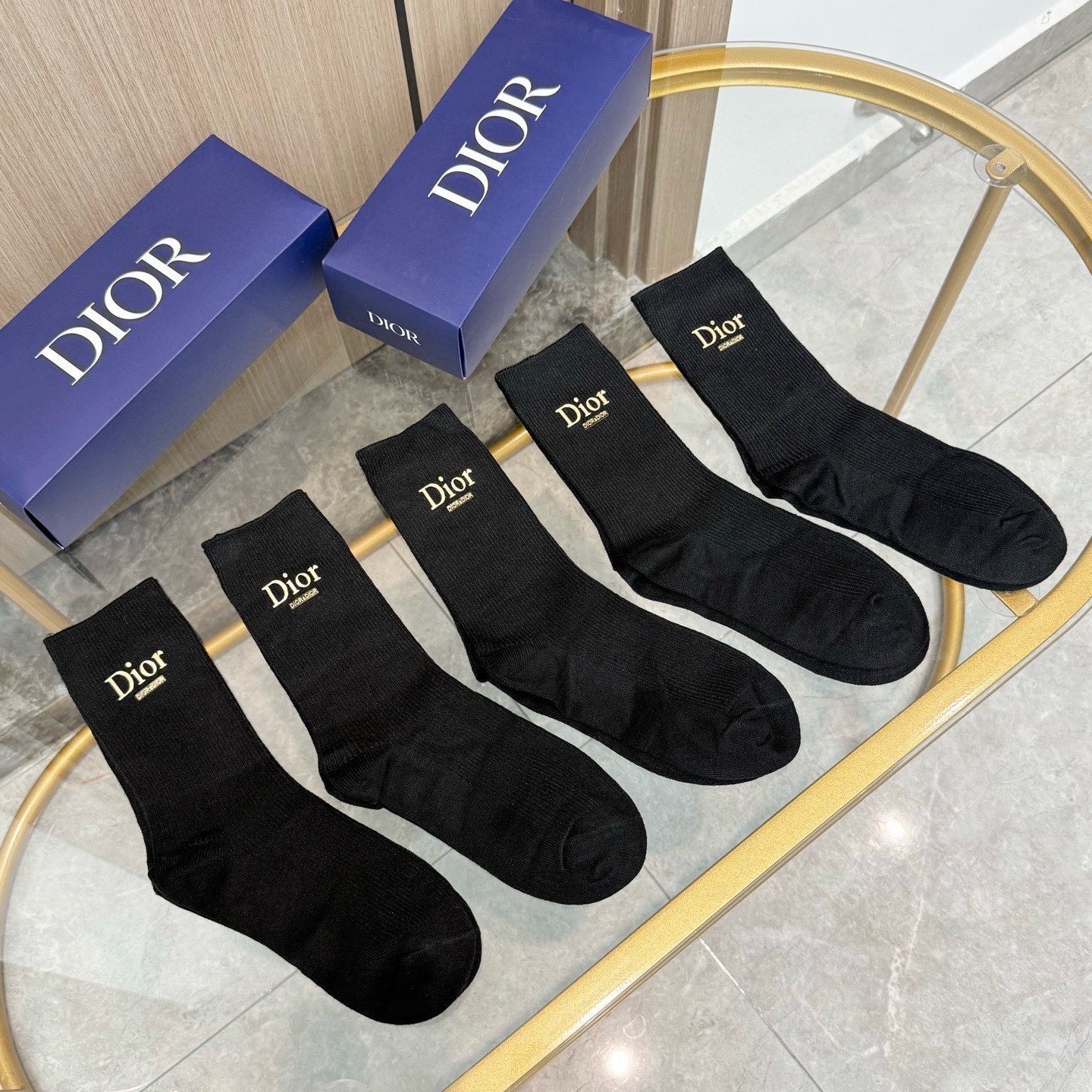 NO:813054,Comes with packaging [five pairs in a box] DIOR Dior high version ~ Look great. DIOR socks double-needle hot-printed cashmere mid-calf socks, super soft and waxy, a must-have for fashionistas. DIOR counter-purchased quality mid-calf socks, super stylish when paired together, super stylish~~ Recommended, recommended, recommended~~ A must-have fashionable item!  !  !  socks, stockings, socks, dior, dior, socks19860909配包装【一盒五双】DIOR 迪奥高版本 ～好看到爆炸 DIOR 袜子双针烫印羊绒中筒袜,超软糯潮人必不能少的 DIOR 专柜代购品质 中筒袜子 ,搭配起来超高逼格 时髦度爆表啊啊啊啊～～推荐推荐推荐～～必入时髦小单品！！！袜子,丝袜,袜子,dior,dior,socks,accessory