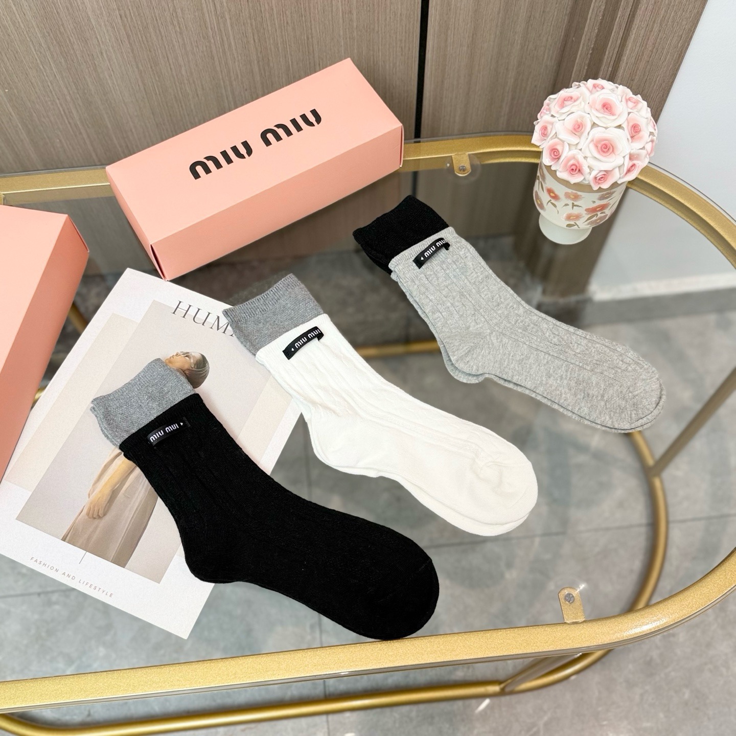 配包装【一盒三双】miumiu · 缪缪❗️高品质。超级爆款网红袜子❗️miu家官网同步饰品字母中筒袜，