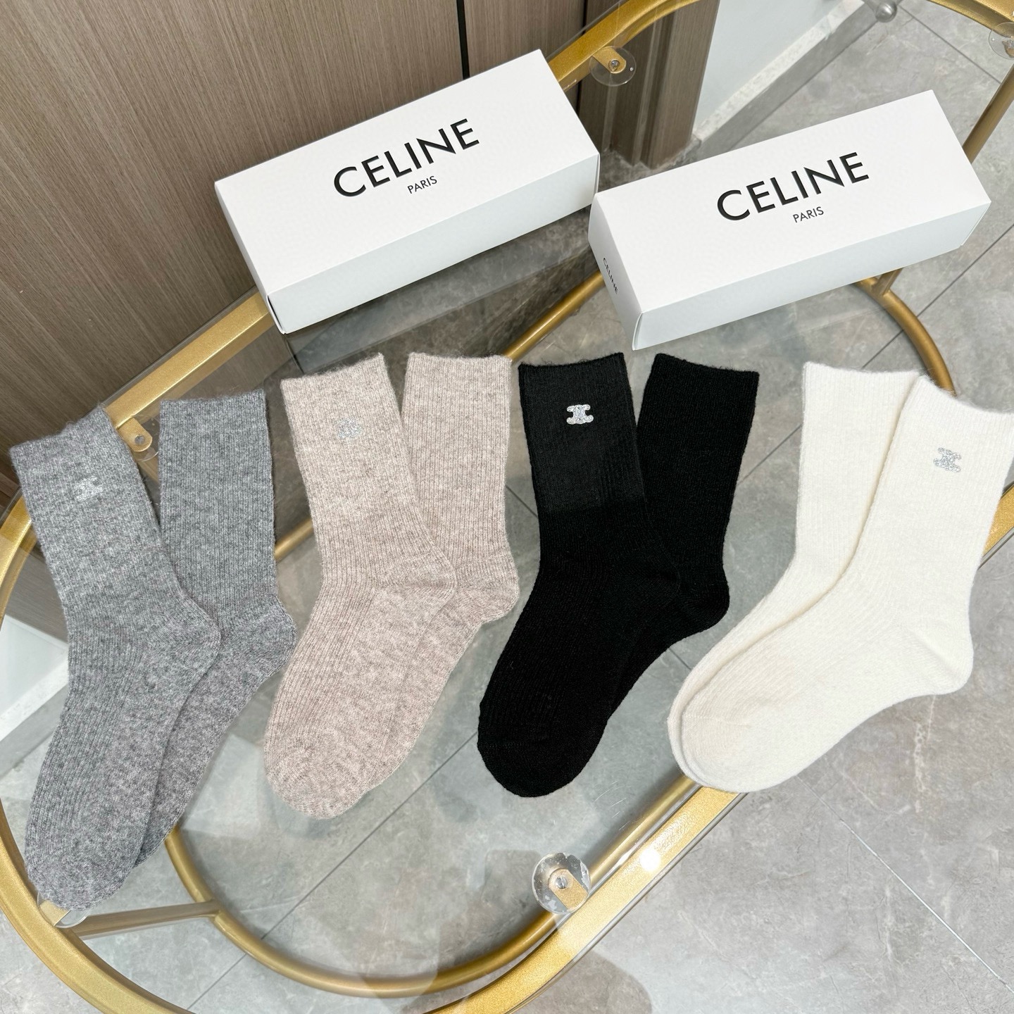 配包装【一盒四双】CELINE 赛琳高版本 ～好看到爆炸 CELINE 袜子。烫印羊绒中筒袜，超软糯。。