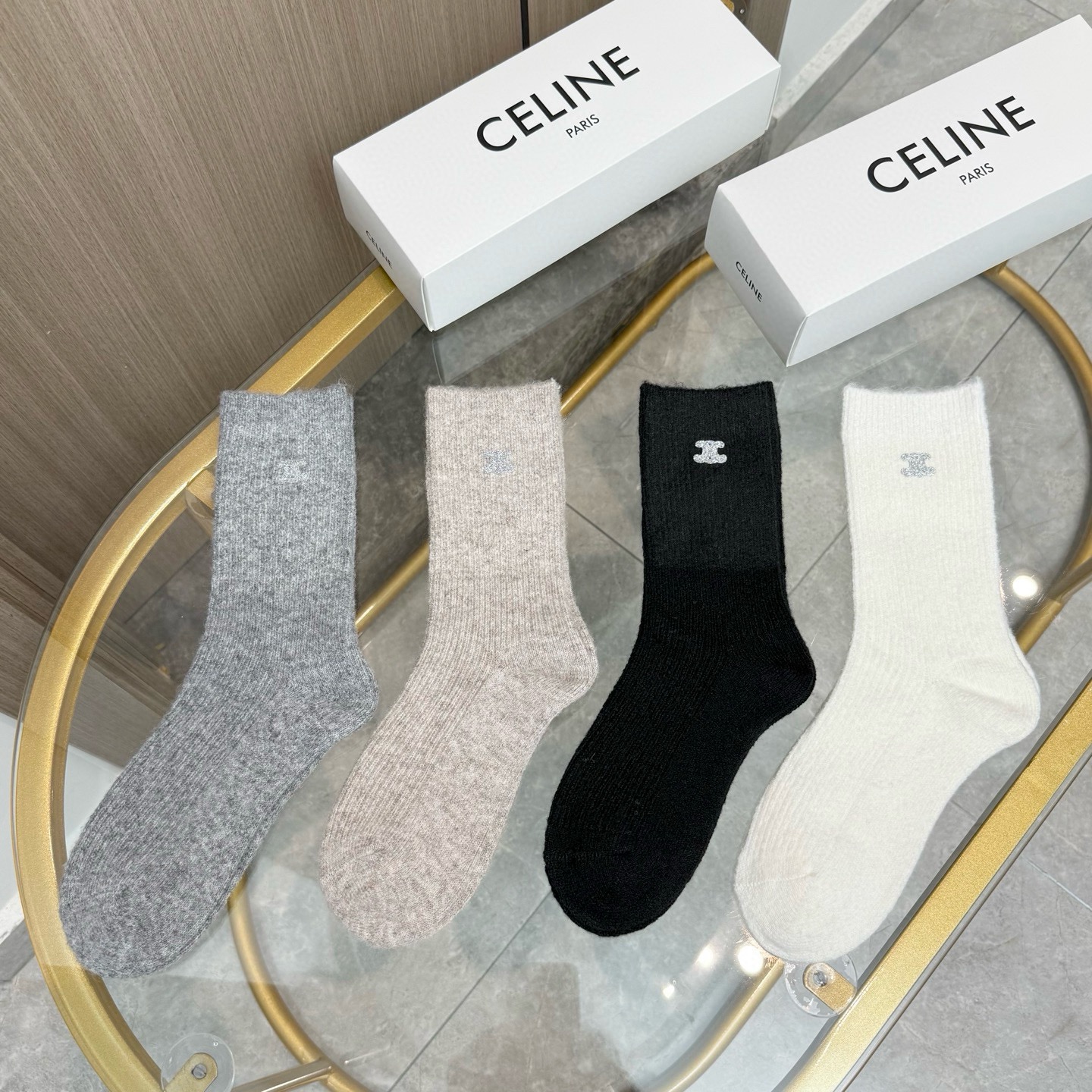 配包装【一盒四双】CELINE 赛琳高版本 ～好看到爆炸 CELINE 袜子。烫印羊绒中筒袜，超软糯。。