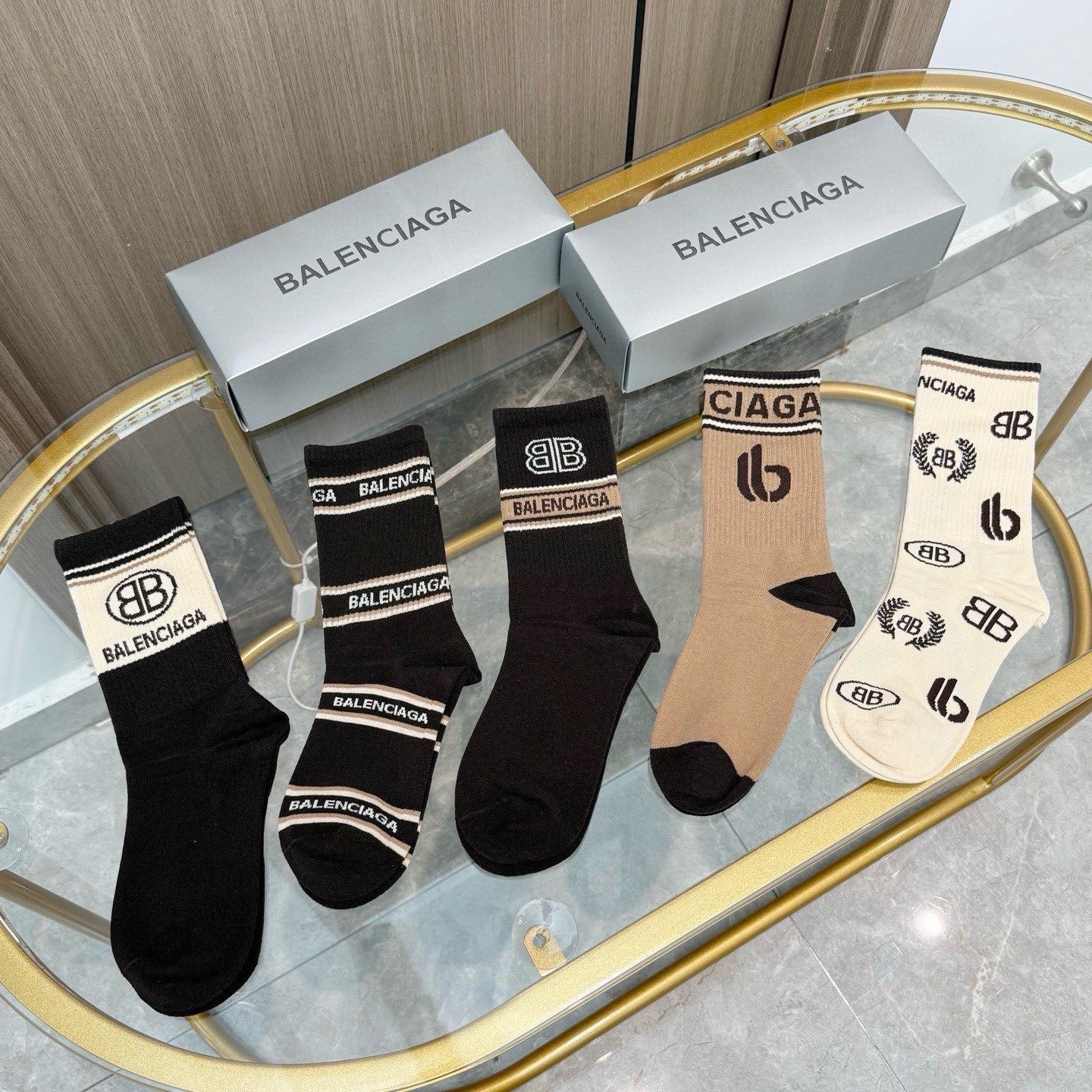 配包装【一盒五双】BALENCIAGA · 巴黎世家🌟 好看到爆炸欧美大牌高筒袜。男女款🌟潮人必不能少的