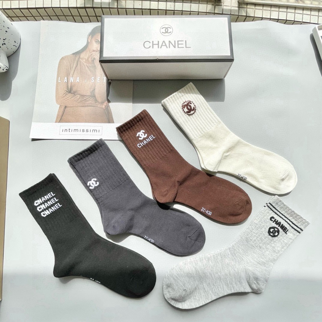 配包装【一盒五双】🌟Chanel 香奈儿 爆款高筒袜🌟高版本 ～好看到爆炸 欧美大牌高筒袜。🌟潮人必不能