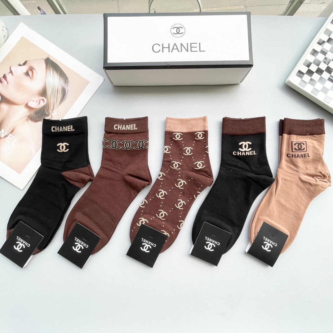 配包装【一盒五双】🌟Chanel 香奈儿 爆款中筒袜🌟高版本 ～好看到爆炸 欧美大牌中筒袜。🌟潮人必不能