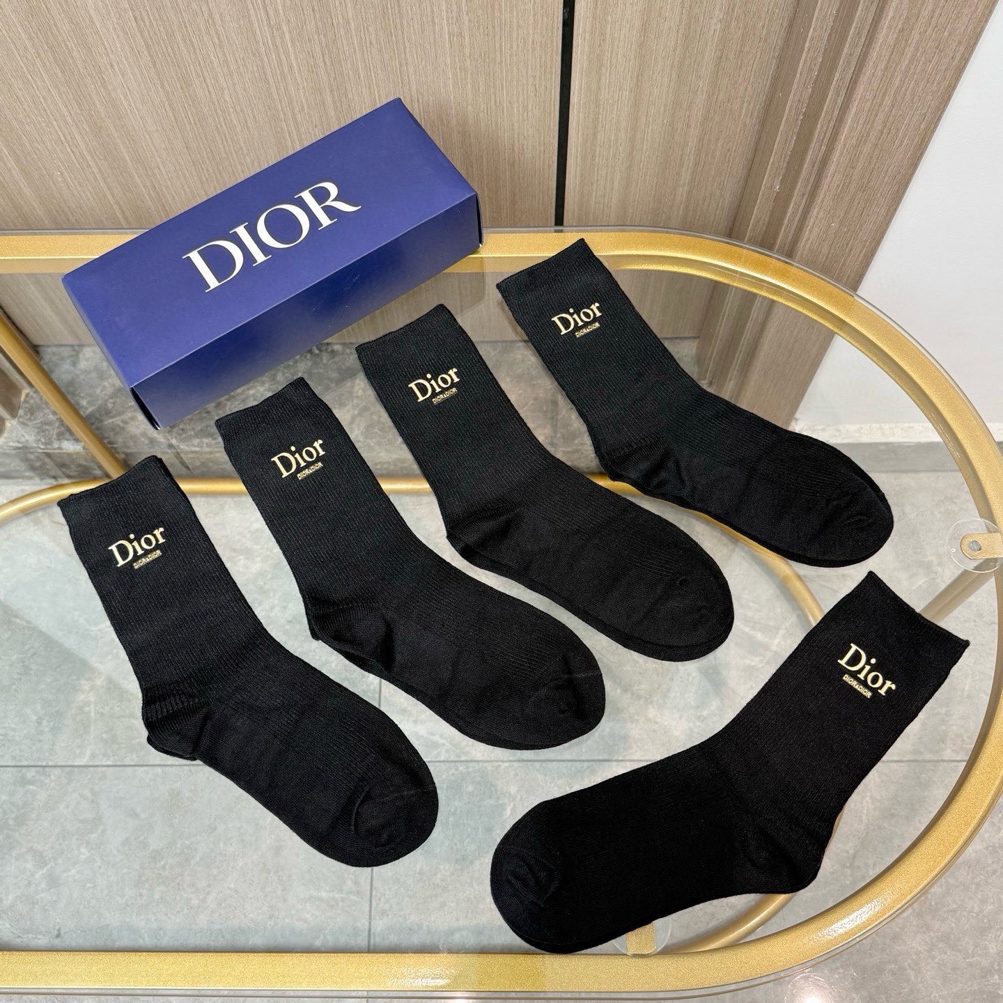 配包装【一盒五双】DIOR 迪奥高版本 ～好看到爆炸 DIOR 袜子。双针烫印羊绒中筒袜，超软糯。。潮人