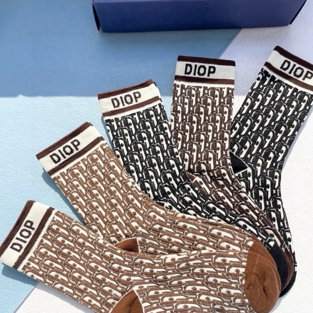 配包装【一盒五双】🌟欧美大牌 Dior迪奥 好看到爆炸欧美大牌高筒袜。男女款🌟潮人必不能少的专柜代购品质