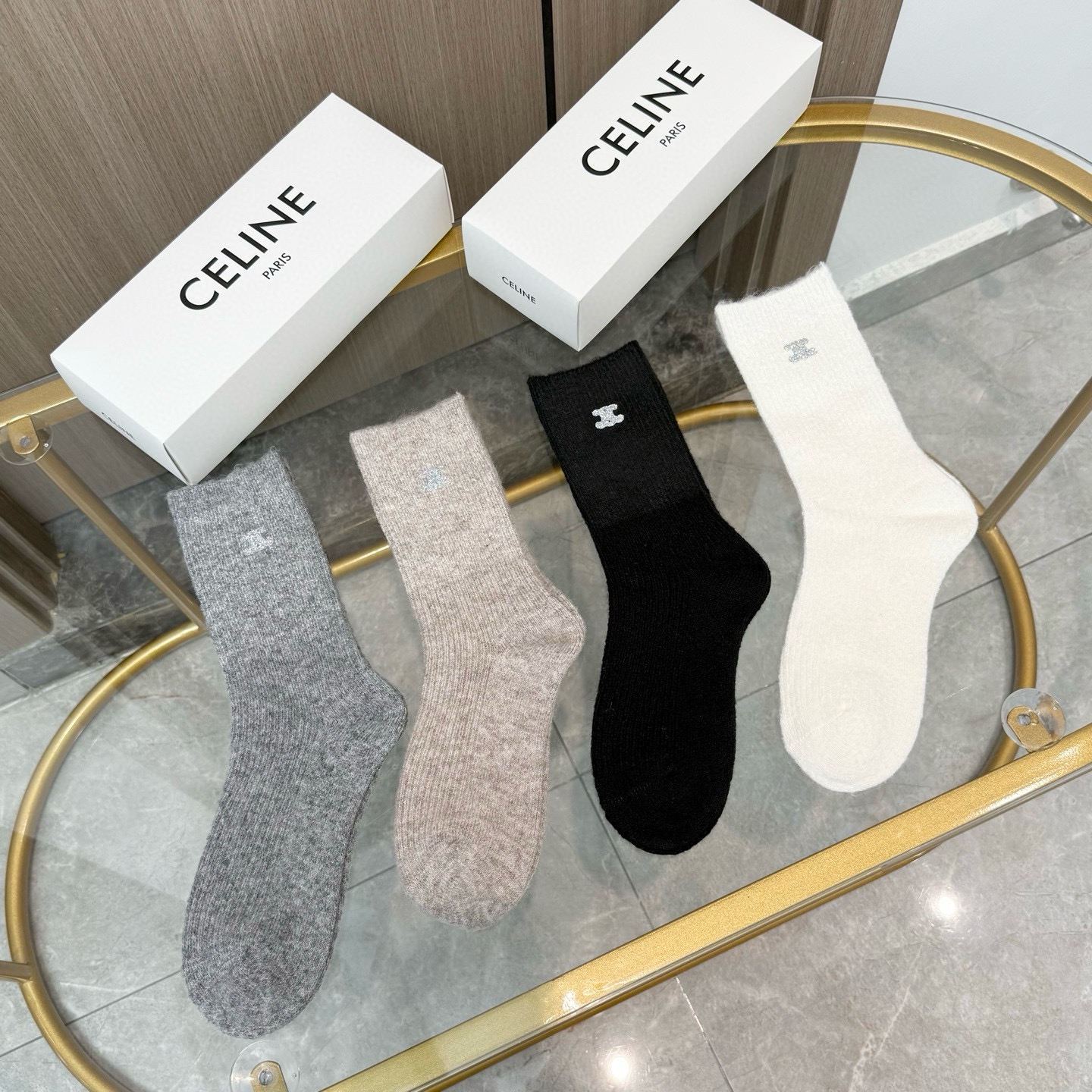 配包装【一盒四双】CELINE 赛琳高版本 ～好看到爆炸 CELINE 袜子。烫印羊绒中筒袜，超软糯。。