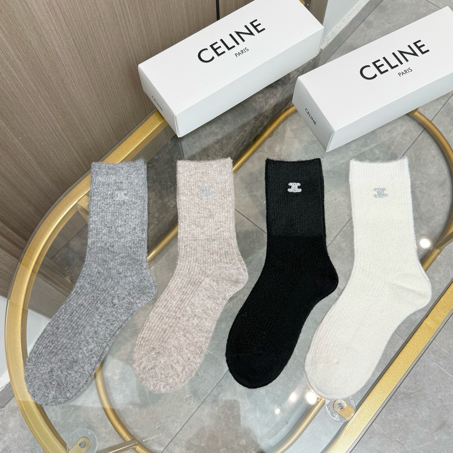 配包装【一盒四双】CELINE 赛琳高版本 ～好看到爆炸 CELINE 袜子。烫印羊绒中筒袜，超软糯。。
