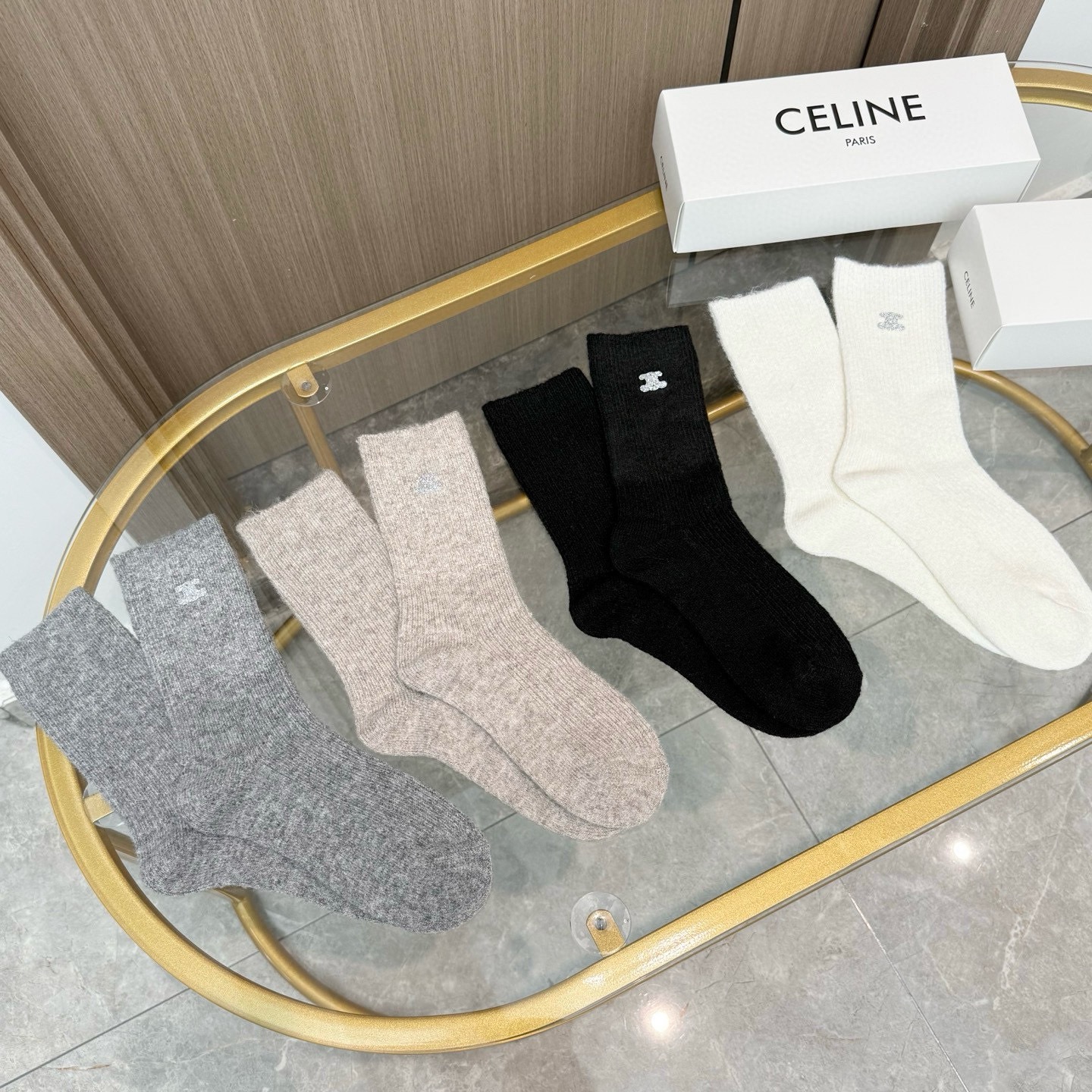 配包装【一盒四双】CELINE 赛琳高版本 ～好看到爆炸 CELINE 袜子。烫印羊绒中筒袜，超软糯。。
