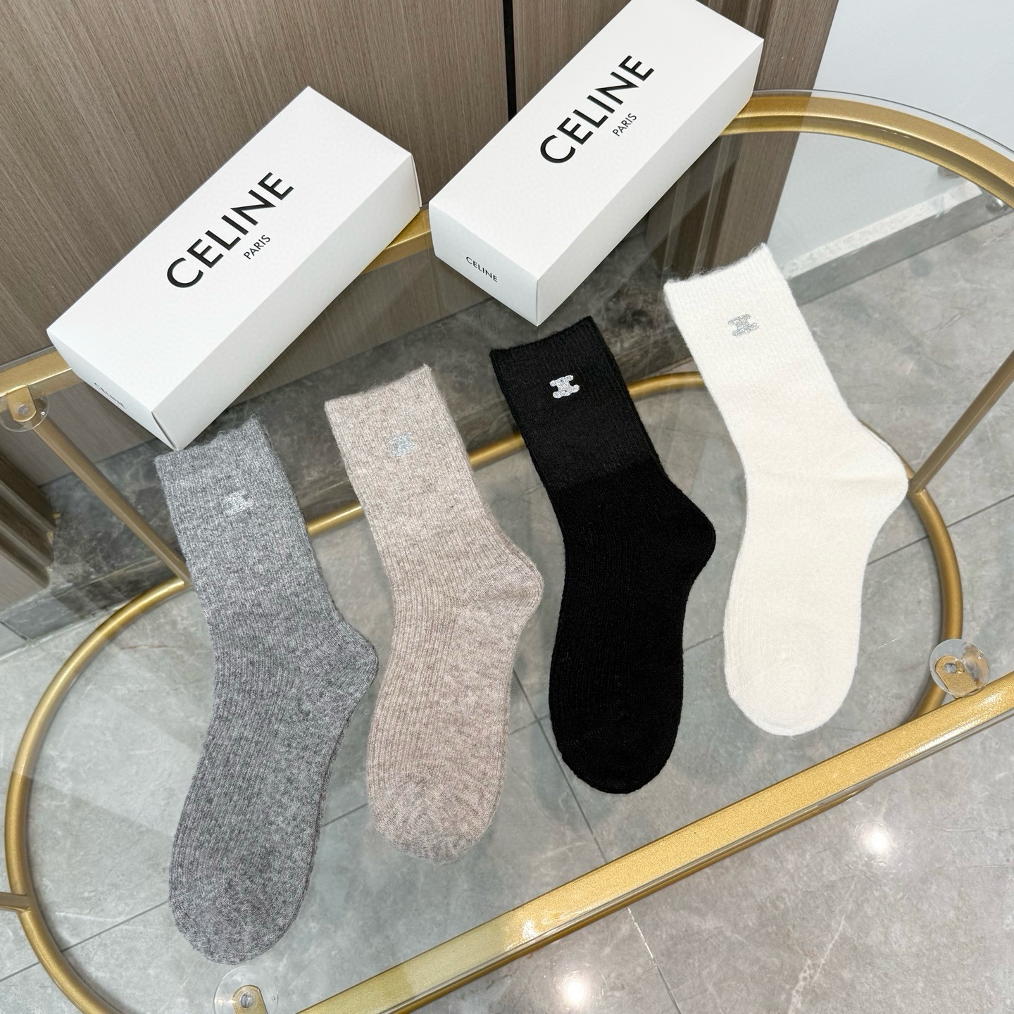 配包装【一盒四双】CELINE 赛琳高版本 ～好看到爆炸 CELINE 袜子。烫印羊绒中筒袜，超软糯。。