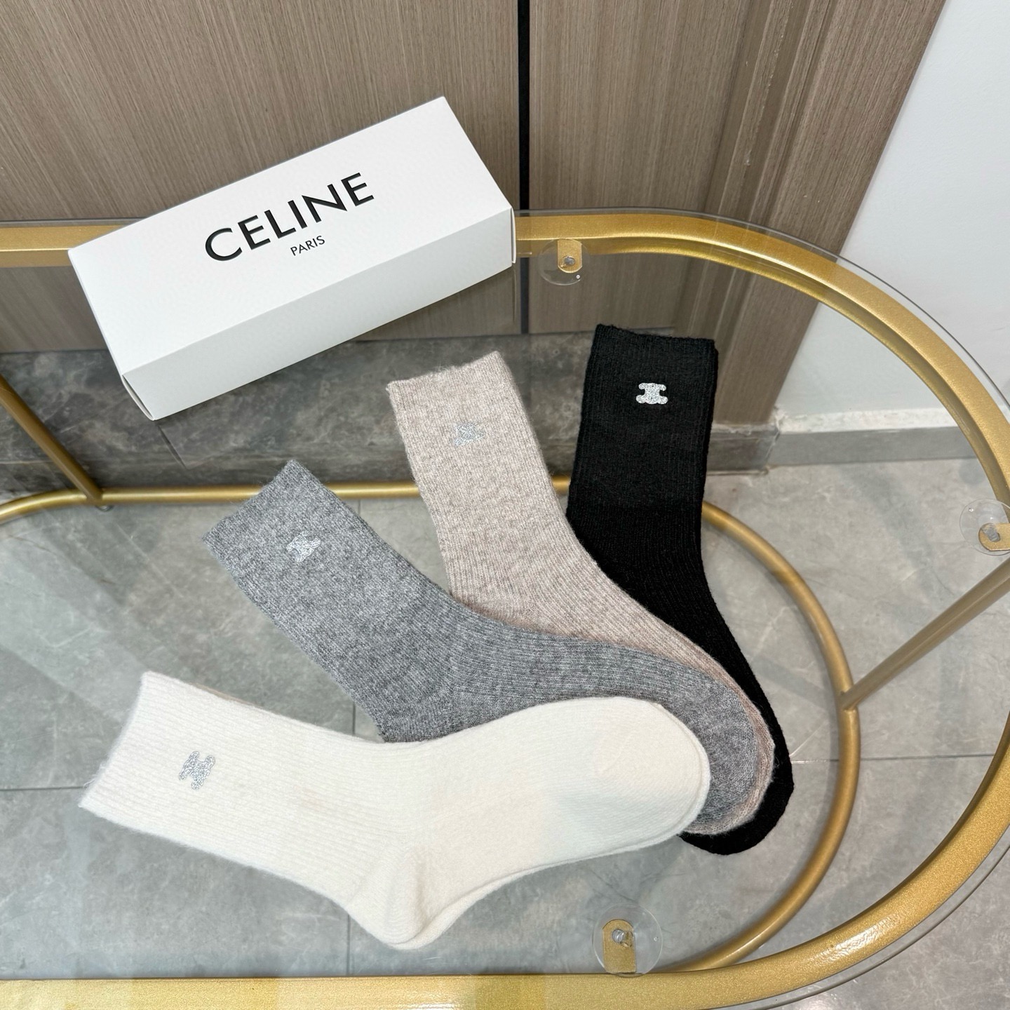 配包装【一盒四双】CELINE 赛琳高版本 ～好看到爆炸 CELINE 袜子。烫印羊绒中筒袜，超软糯。。