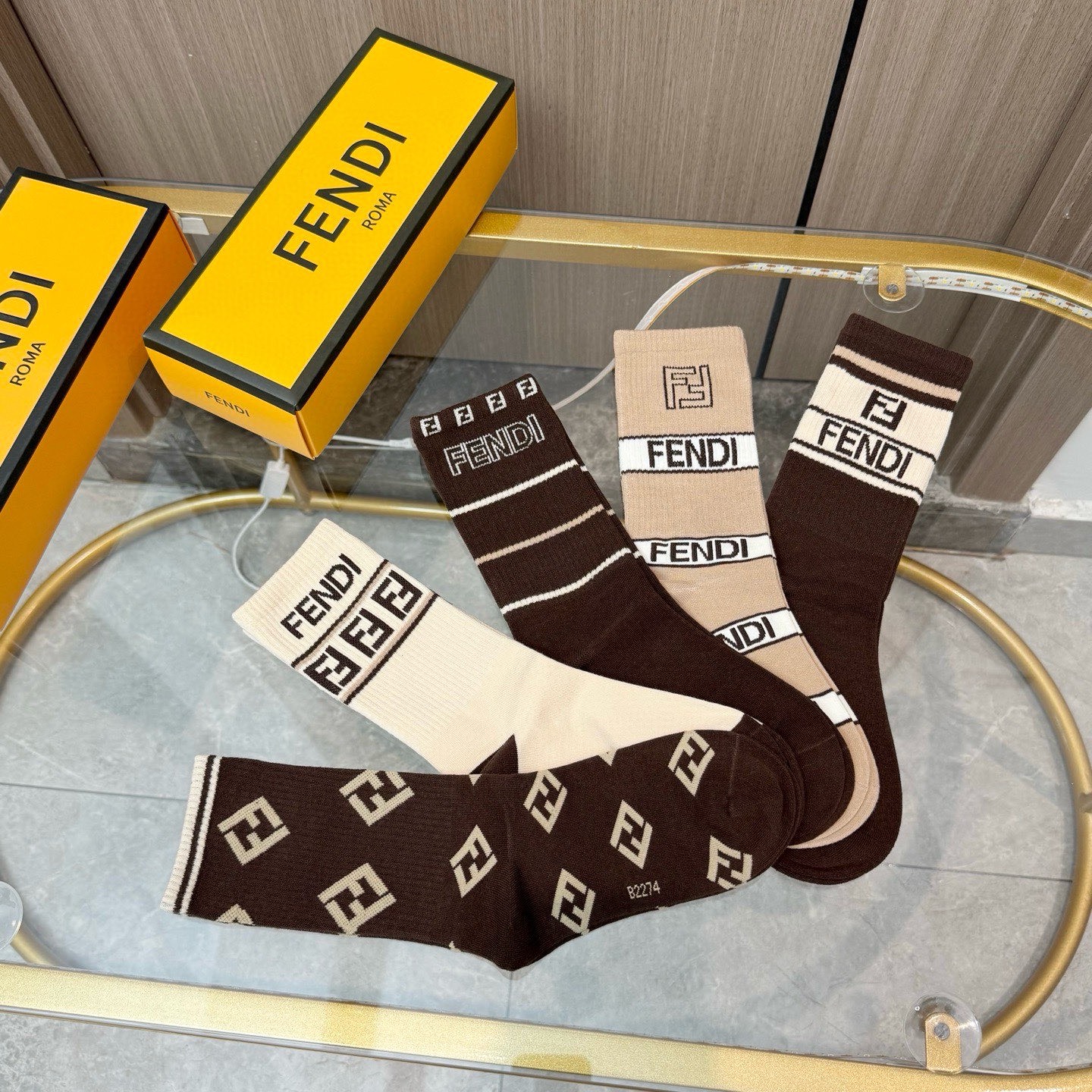 配包装【一盒五双】FENDI · 芬迪❗️大F新品高筒袜子❗️超级经典的双F标志，纯棉材质制造，透气舒适