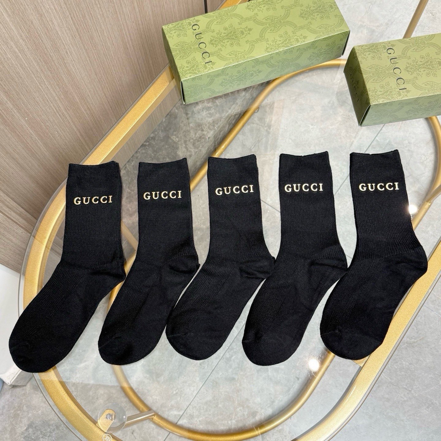 配包装【一盒五双】GUCCI 古奇高版本 ～好看到爆炸 GUCCI 袜子。双针烫印羊绒中筒袜，超软糯。。